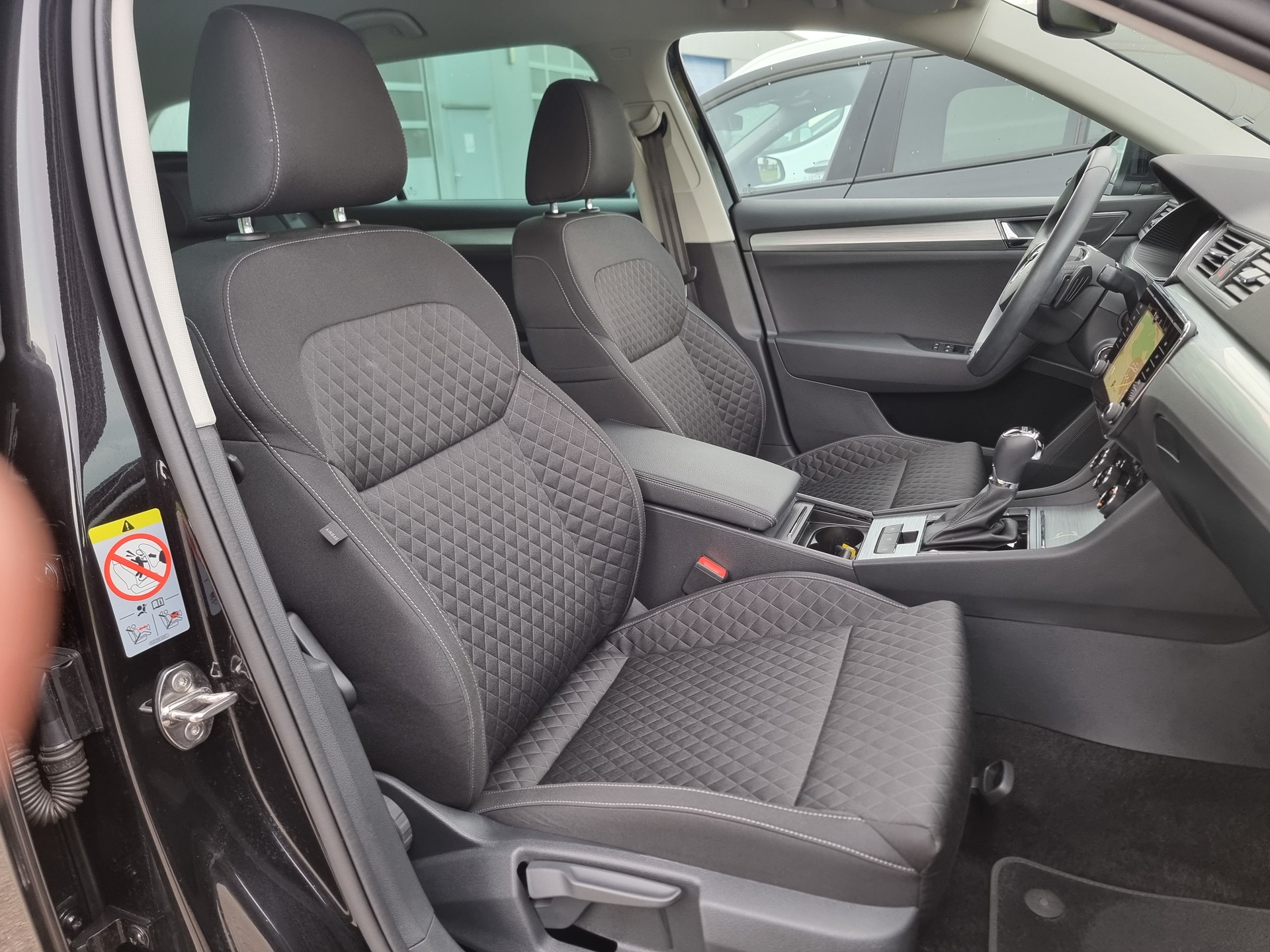 SKODA Superb Combi 2.0 TDi Ambition DSG-image-8