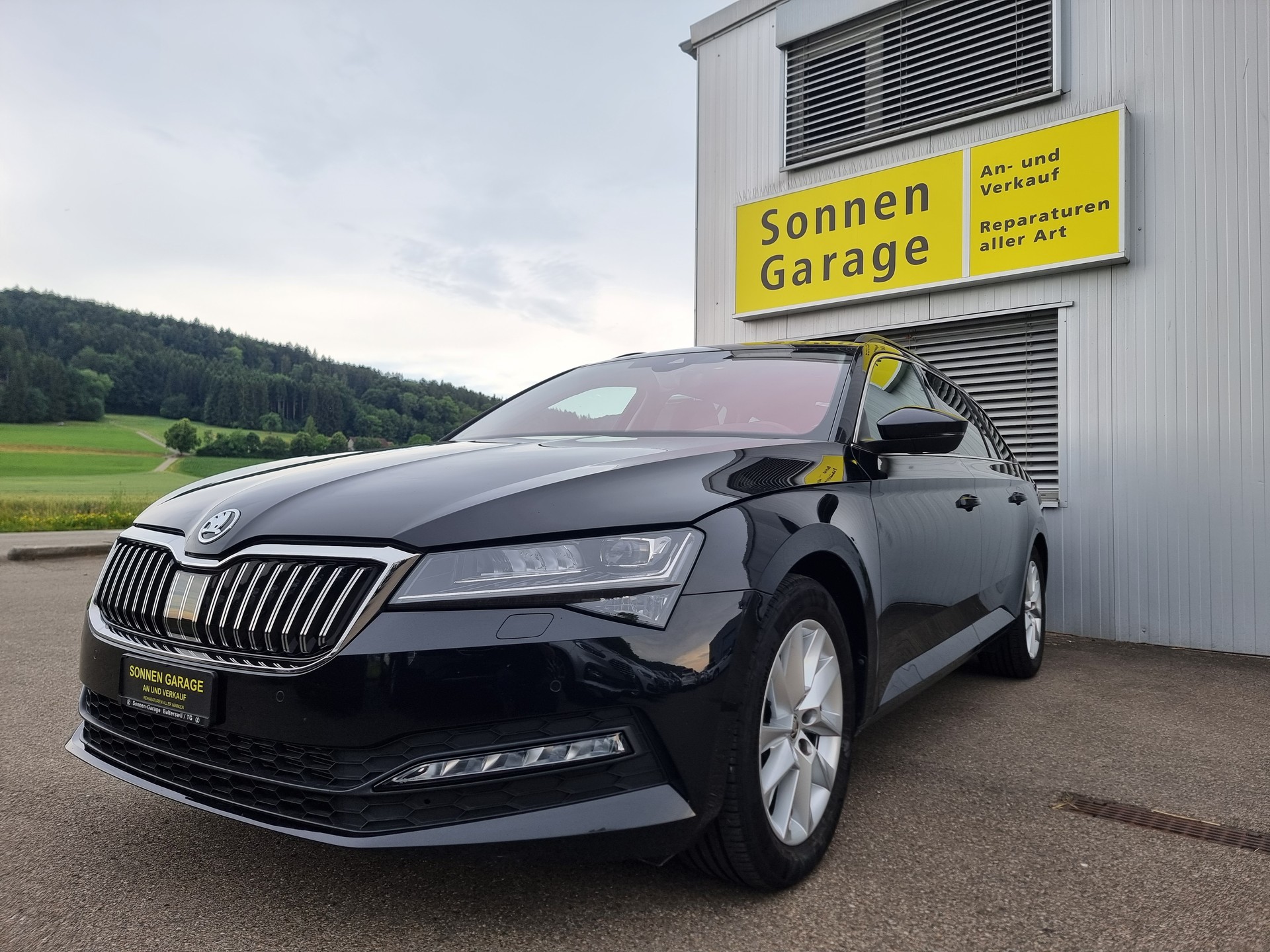 SKODA Superb Combi 2.0 TDi Ambition DSG-image-2