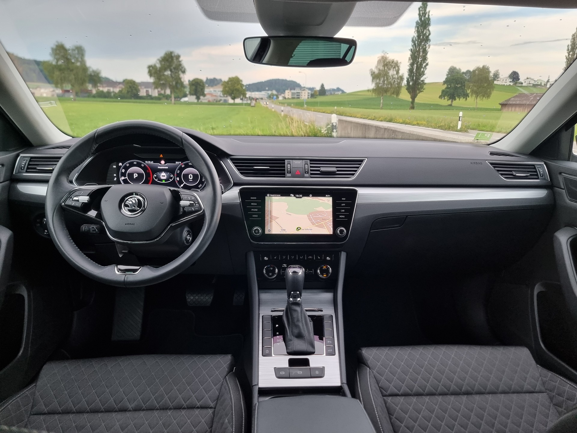SKODA Superb Combi 2.0 TDi Ambition DSG-image-4