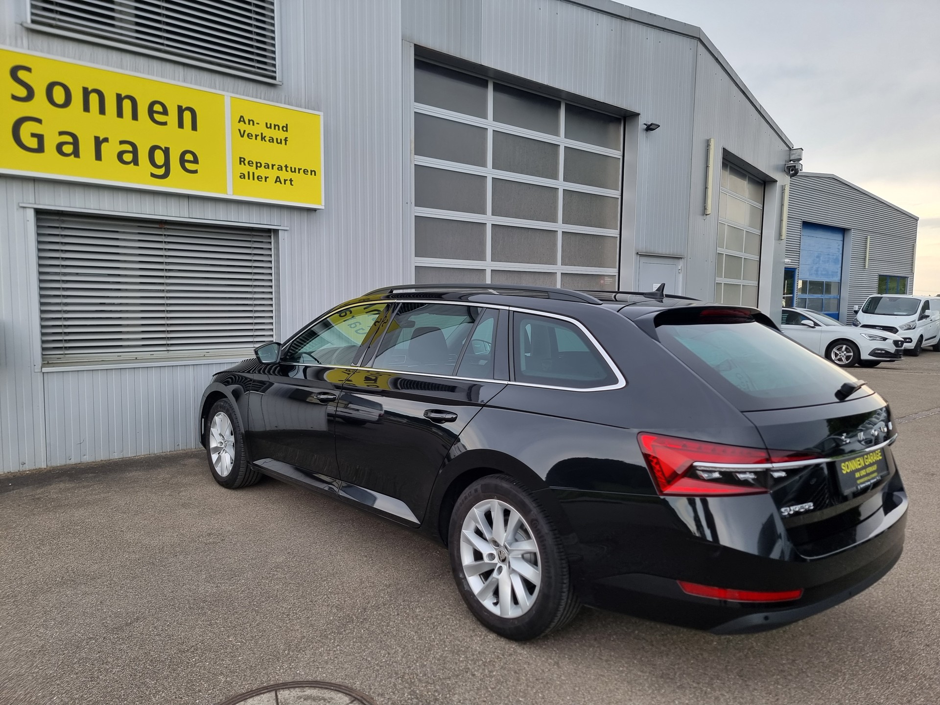 SKODA Superb Combi 2.0 TDi Ambition DSG-image-12