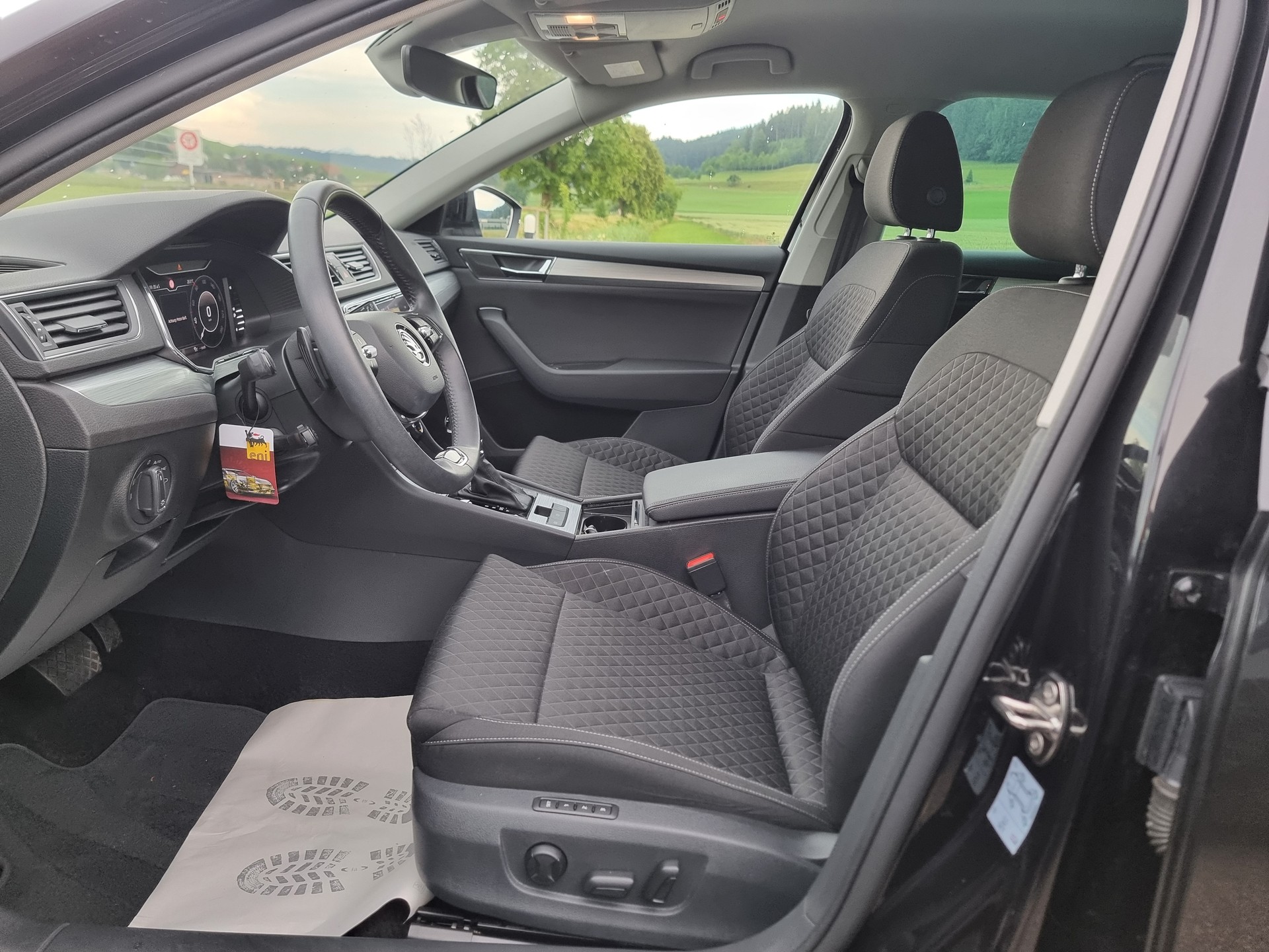 SKODA Superb Combi 2.0 TDi Ambition DSG-image-5