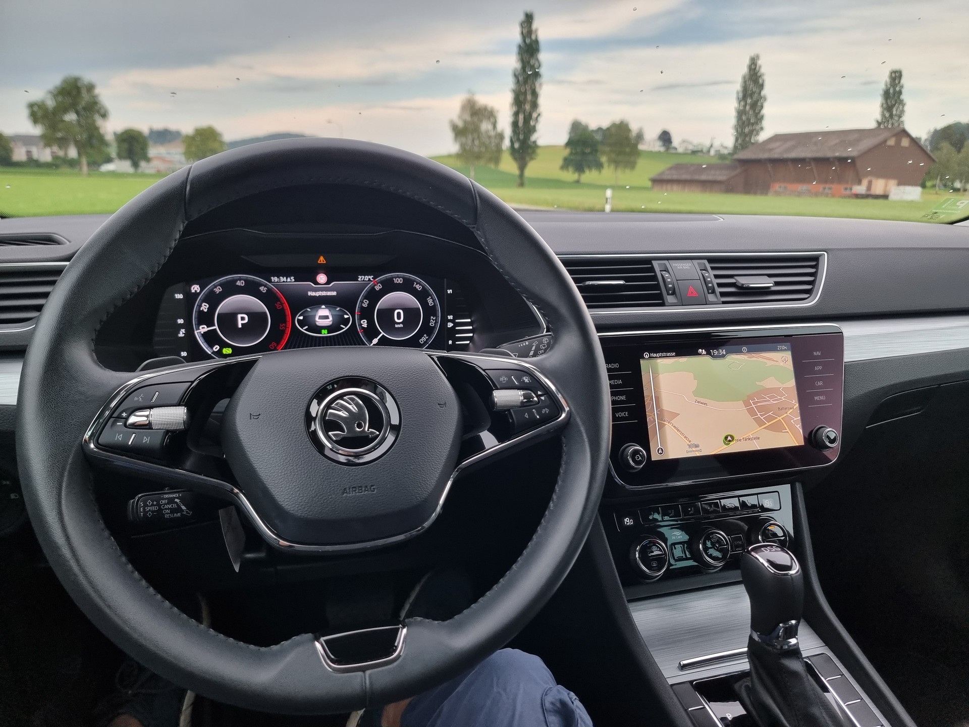 SKODA Superb Combi 2.0 TDi Ambition DSG-image-3