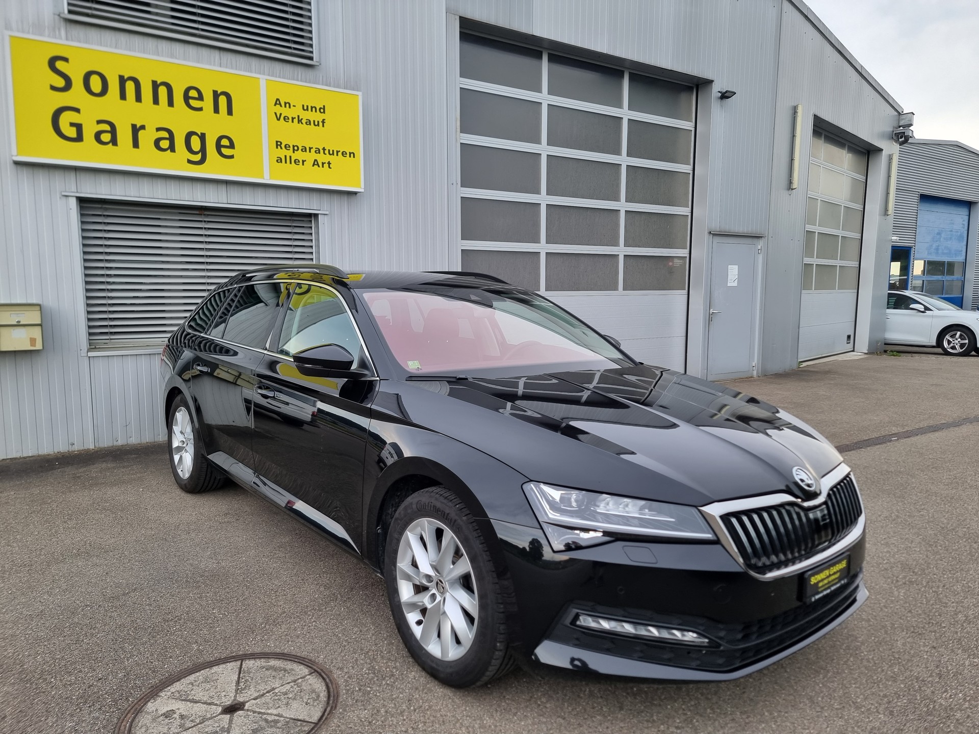 SKODA Superb Combi 2.0 TDi Ambition DSG-image-0