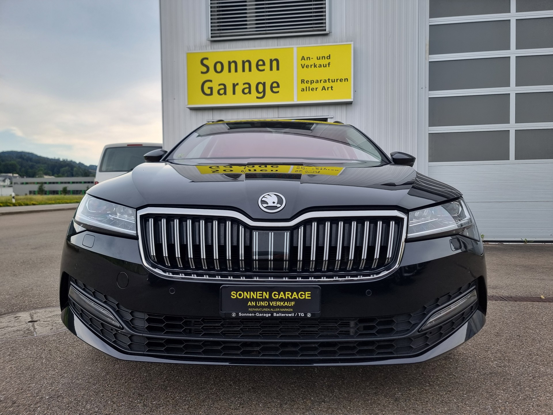 SKODA Superb Combi 2.0 TDi Ambition DSG-image-1