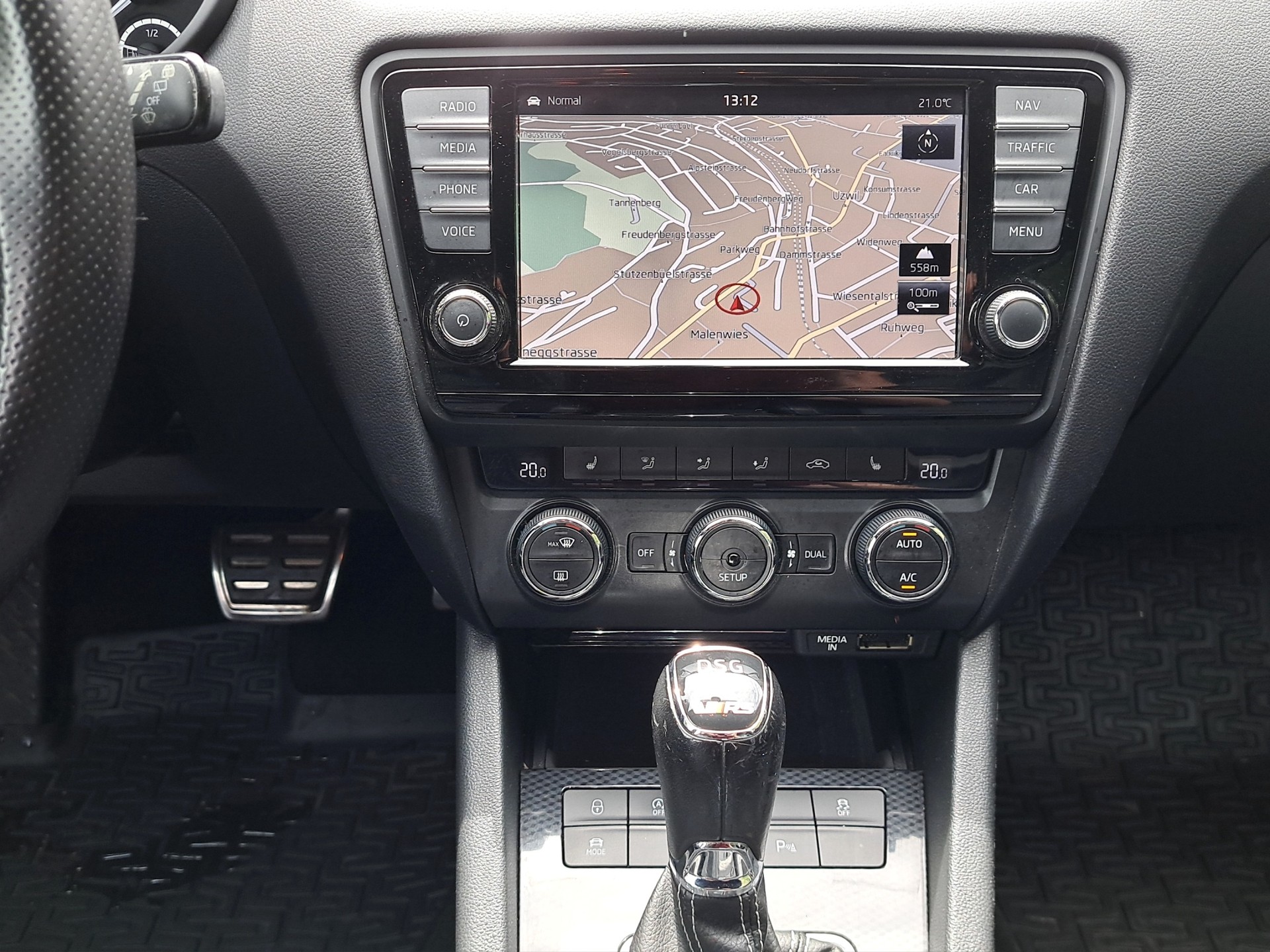 SKODA Octavia Combi 2.0 TSI RS DSG-image-9