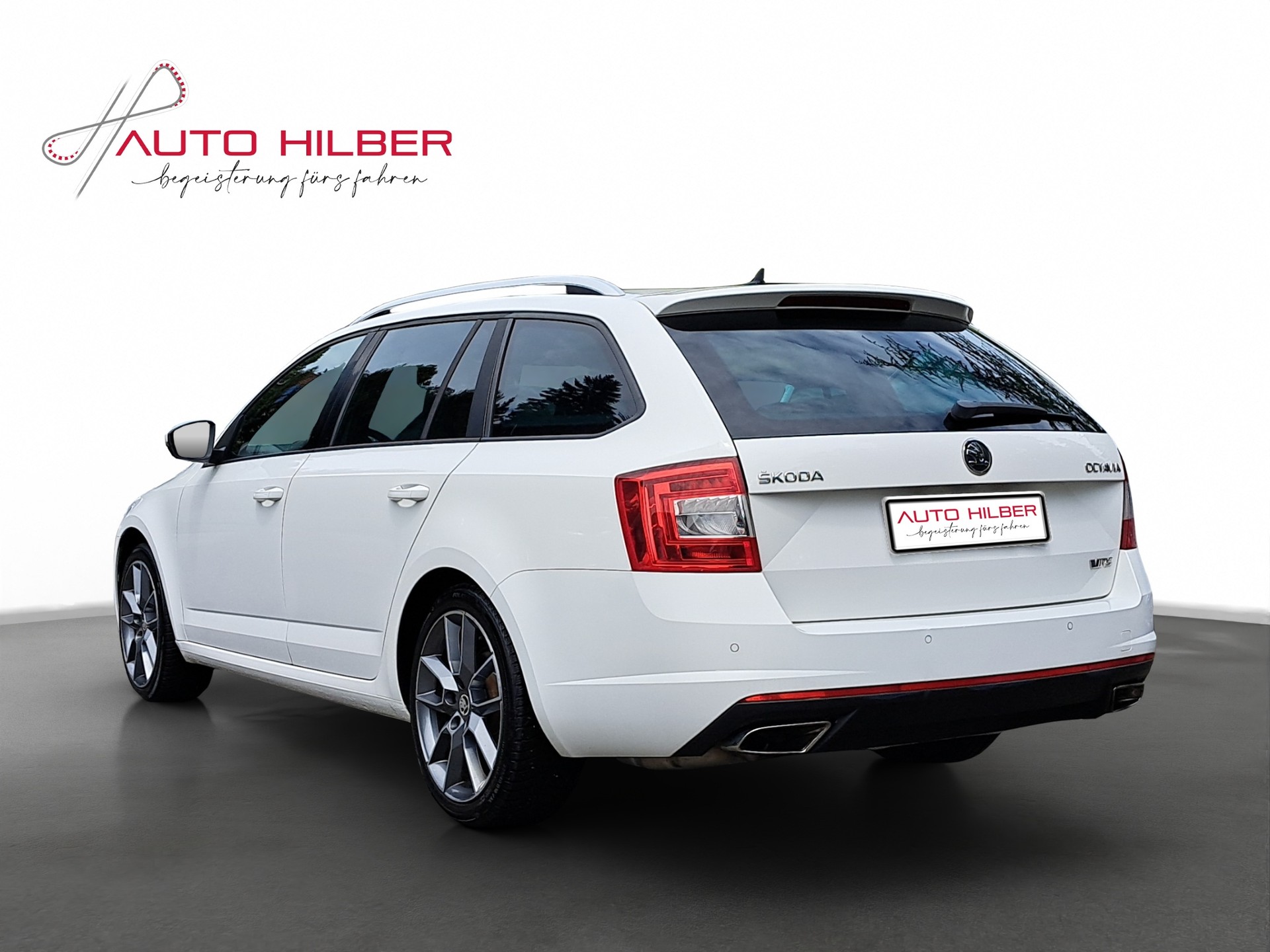 SKODA Octavia Combi 2.0 TSI RS DSG-image-3