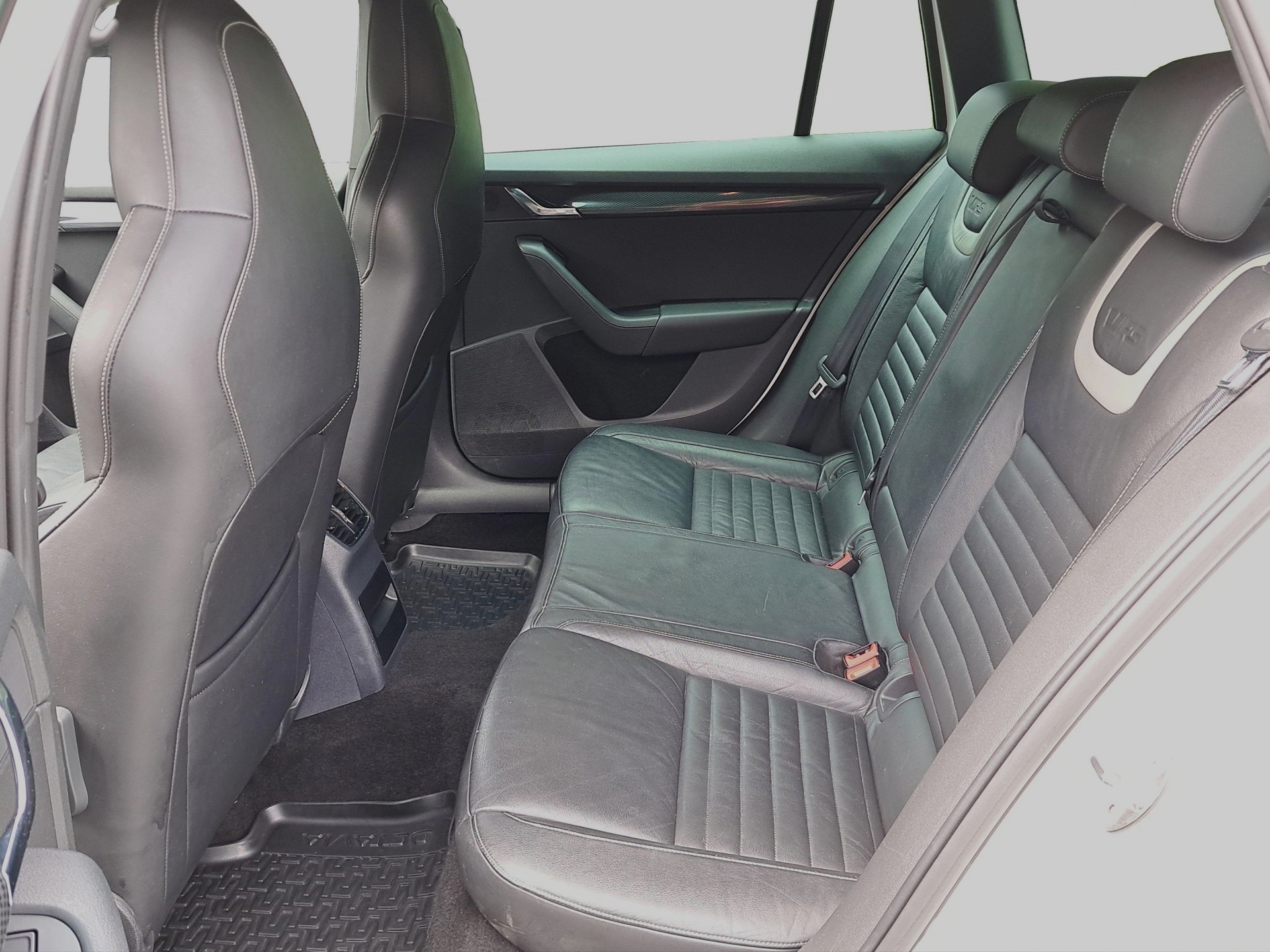 SKODA Octavia Combi 2.0 TSI RS DSG-image-7