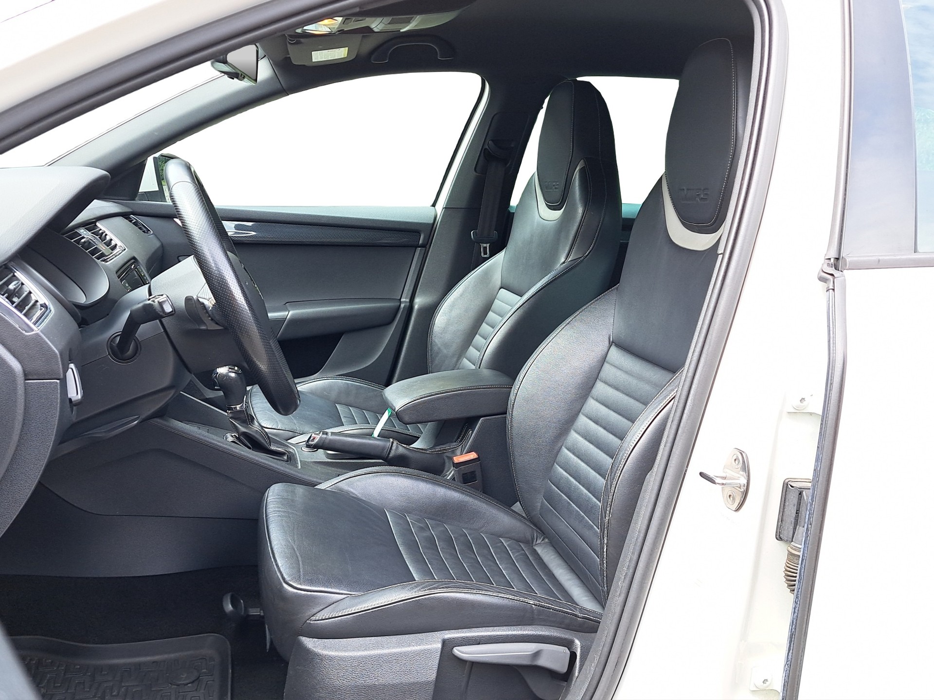 SKODA Octavia Combi 2.0 TSI RS DSG-image-6