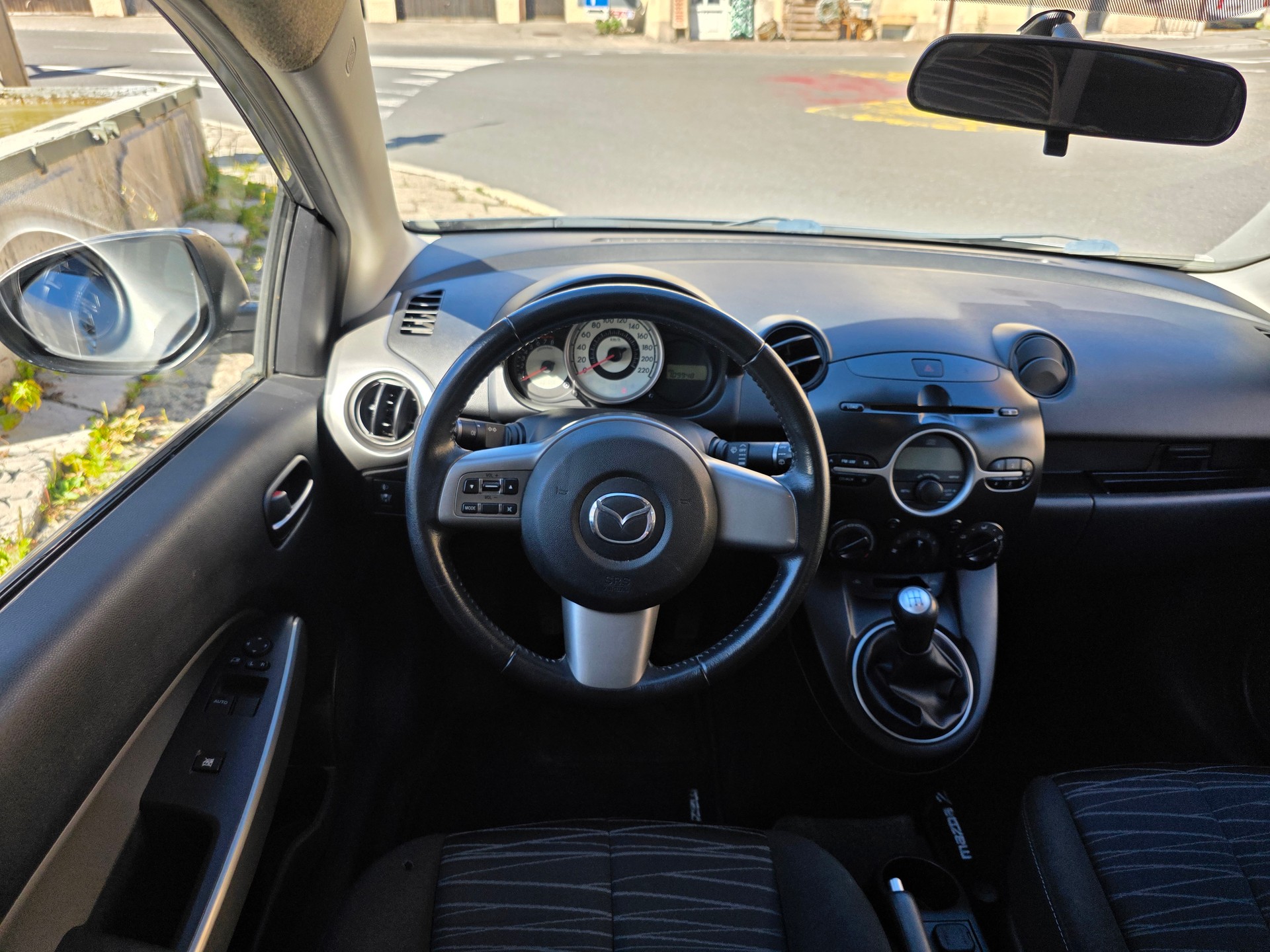 MAZDA 2 1.3i 16V Exclusive-image-7