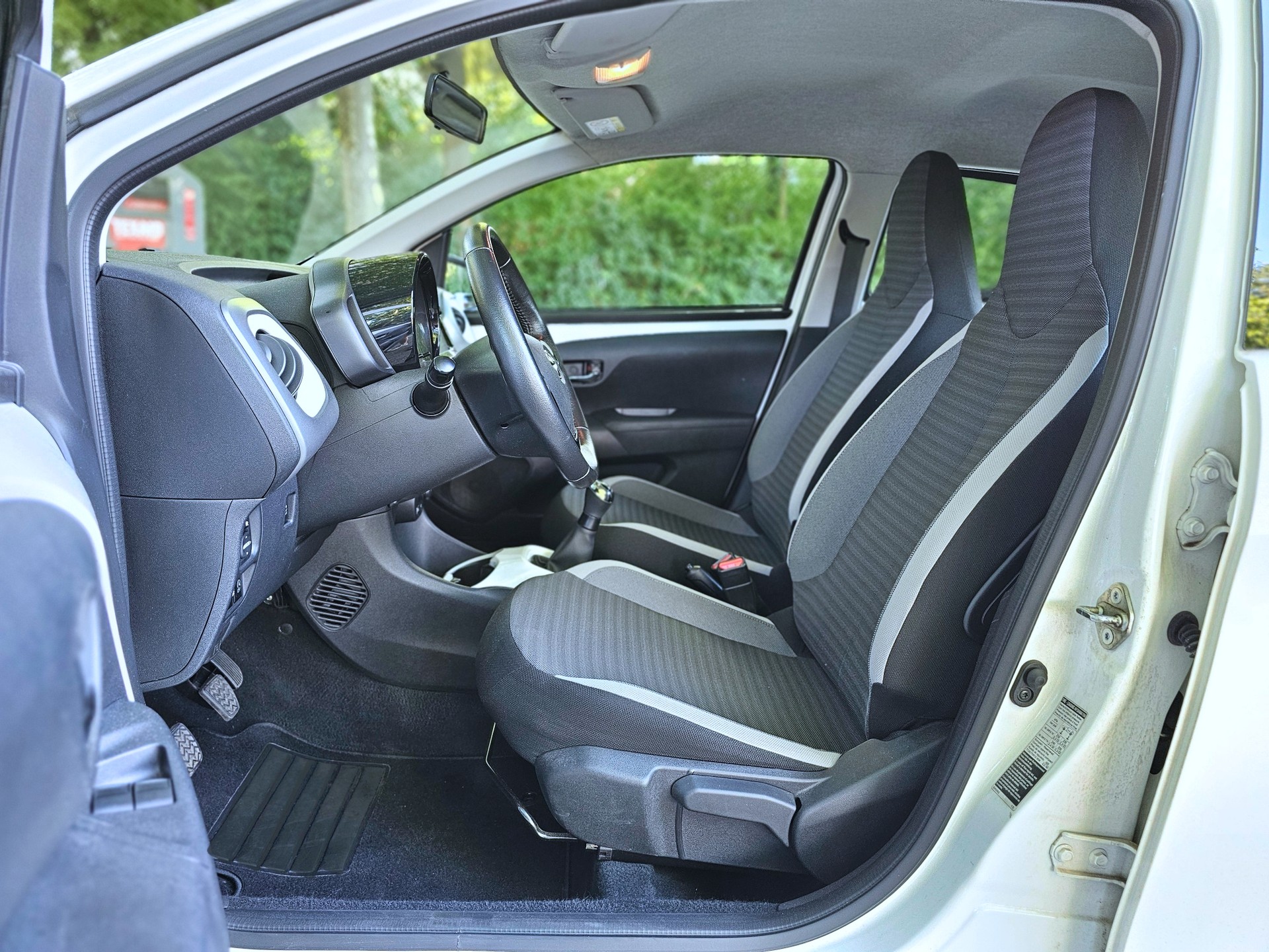 TOYOTA Aygo 1.0 VVT-i Limited White-image-4