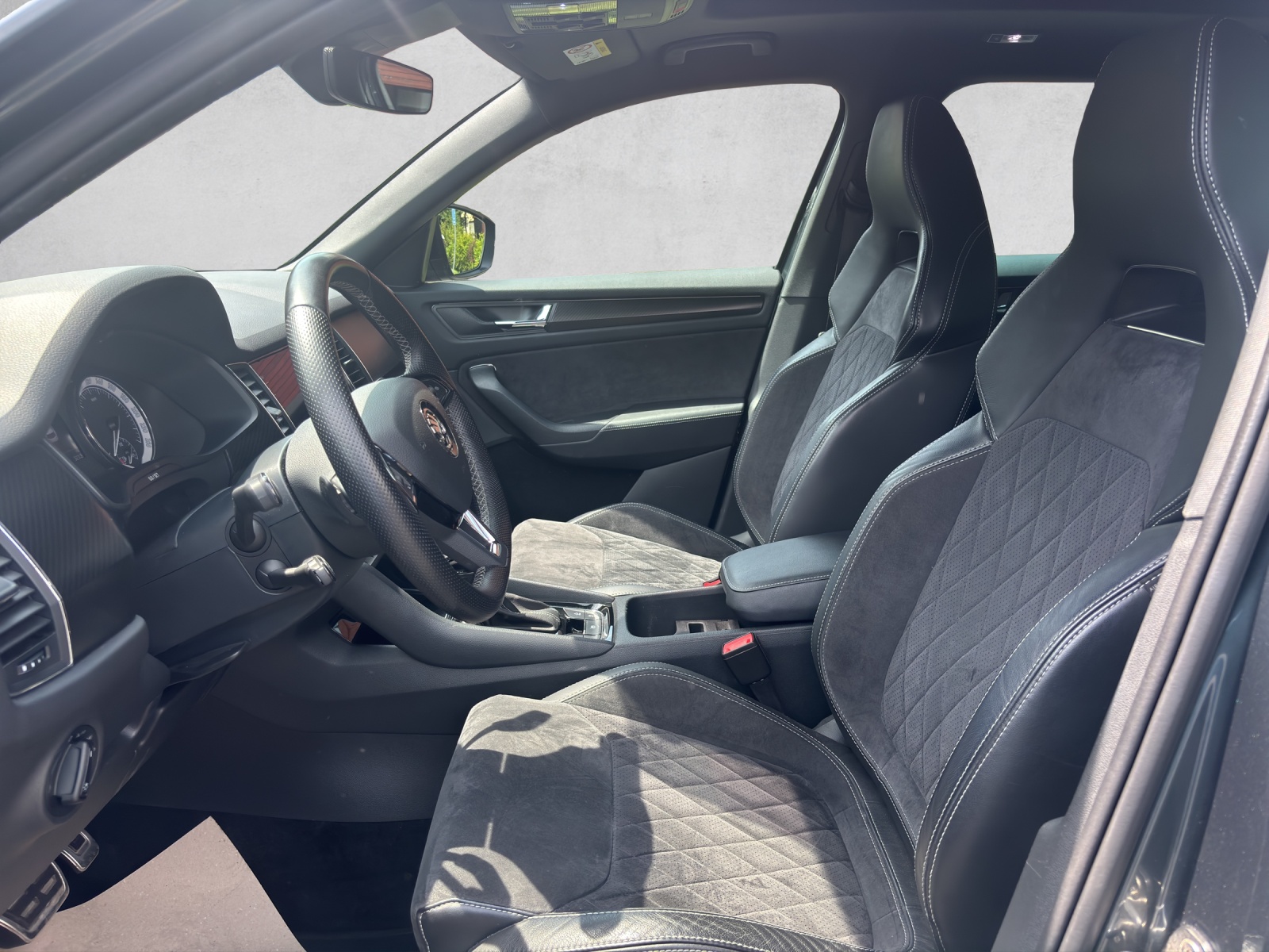 SKODA Kodiaq 2.0 TDI CR Sport Line 4x4 DSG-image-8