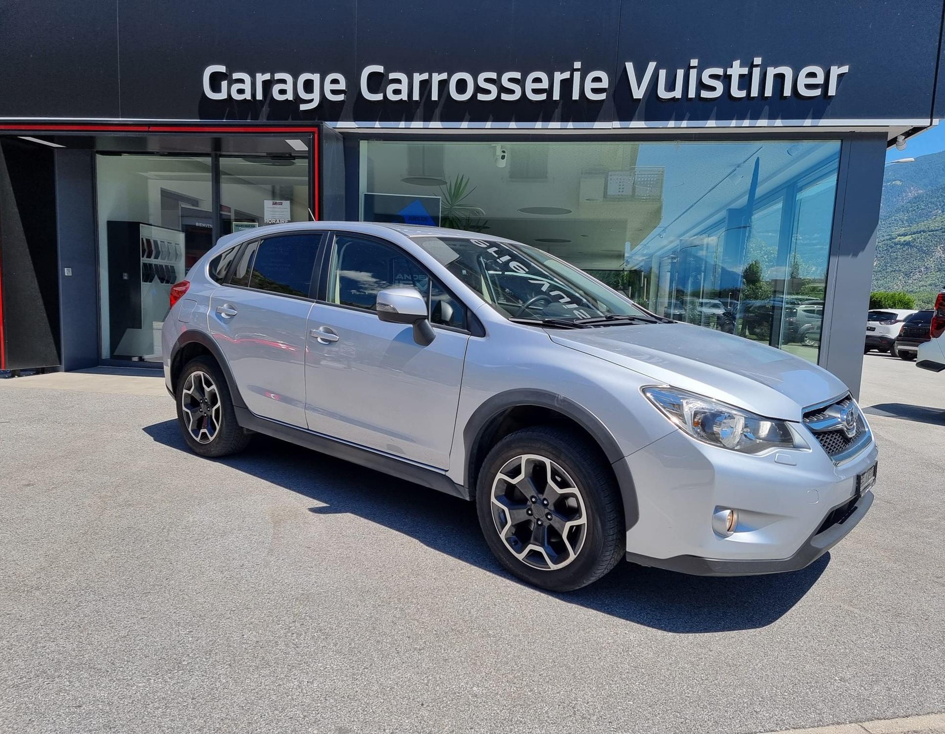 SUBARU XV 2.0i Swiss Three-image-1