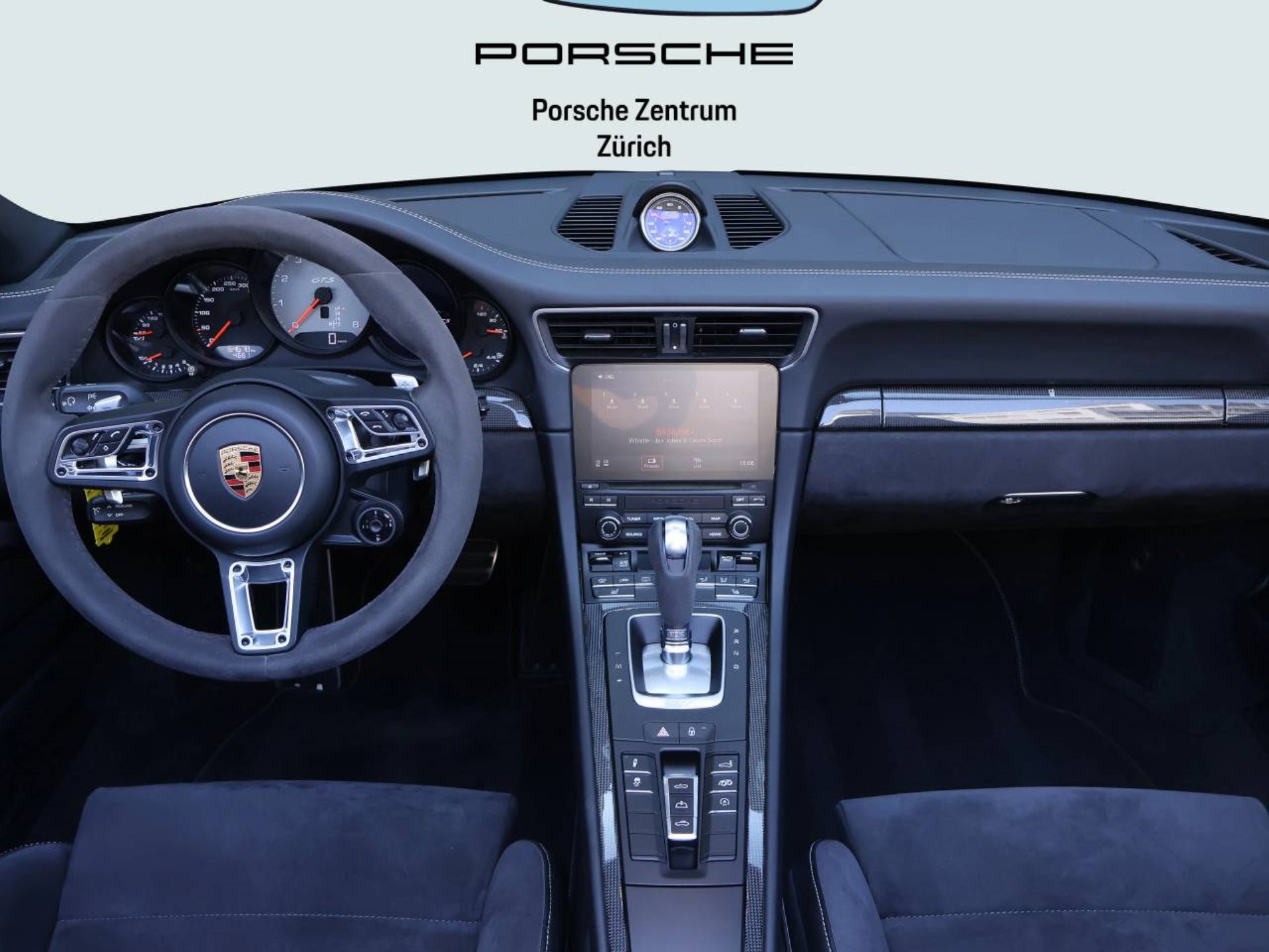 PORSCHE 911 Carrera 4 GTS Cabriolet-image-11