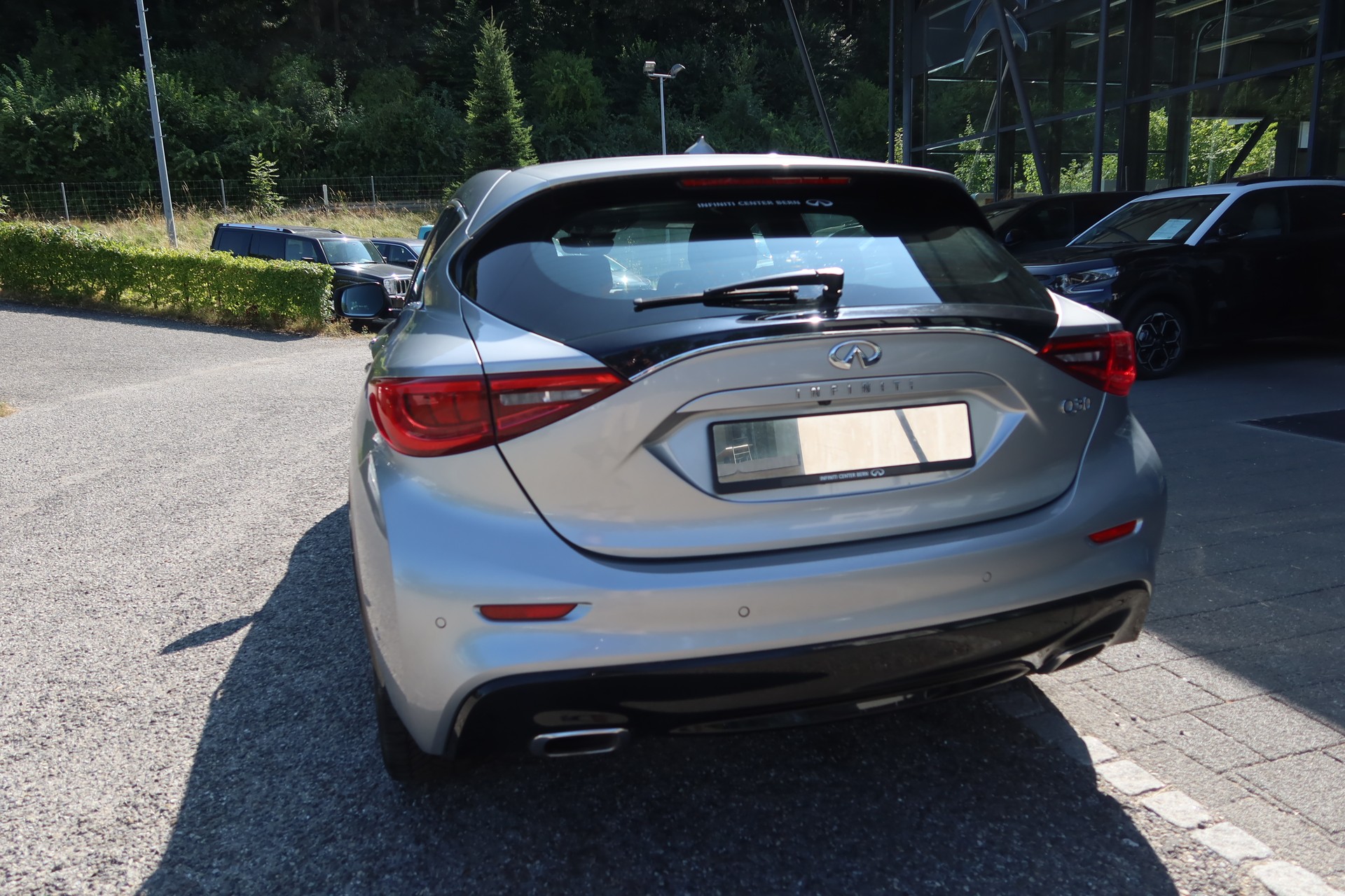 INFINITI Q30 2.2d Premium Tech AWD-image-3