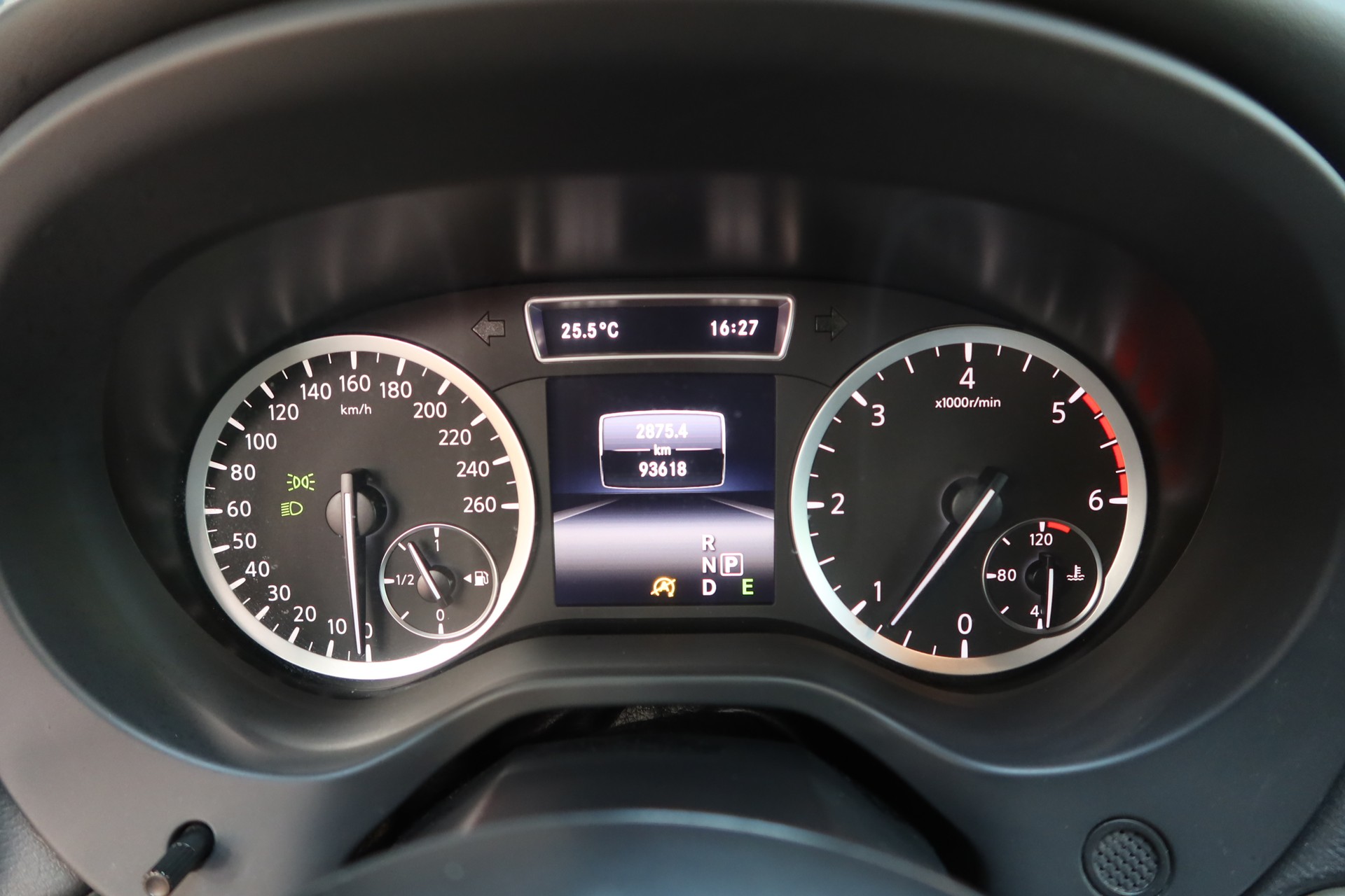 INFINITI Q30 2.2d Premium Tech AWD-image-11