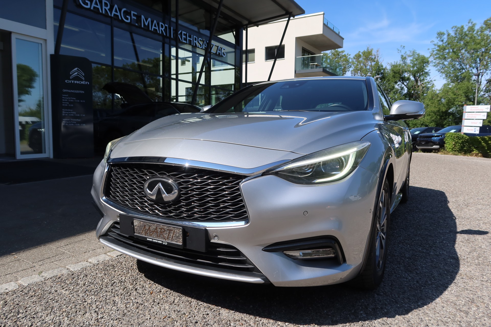 INFINITI Q30 2.2d Premium Tech AWD-image-1