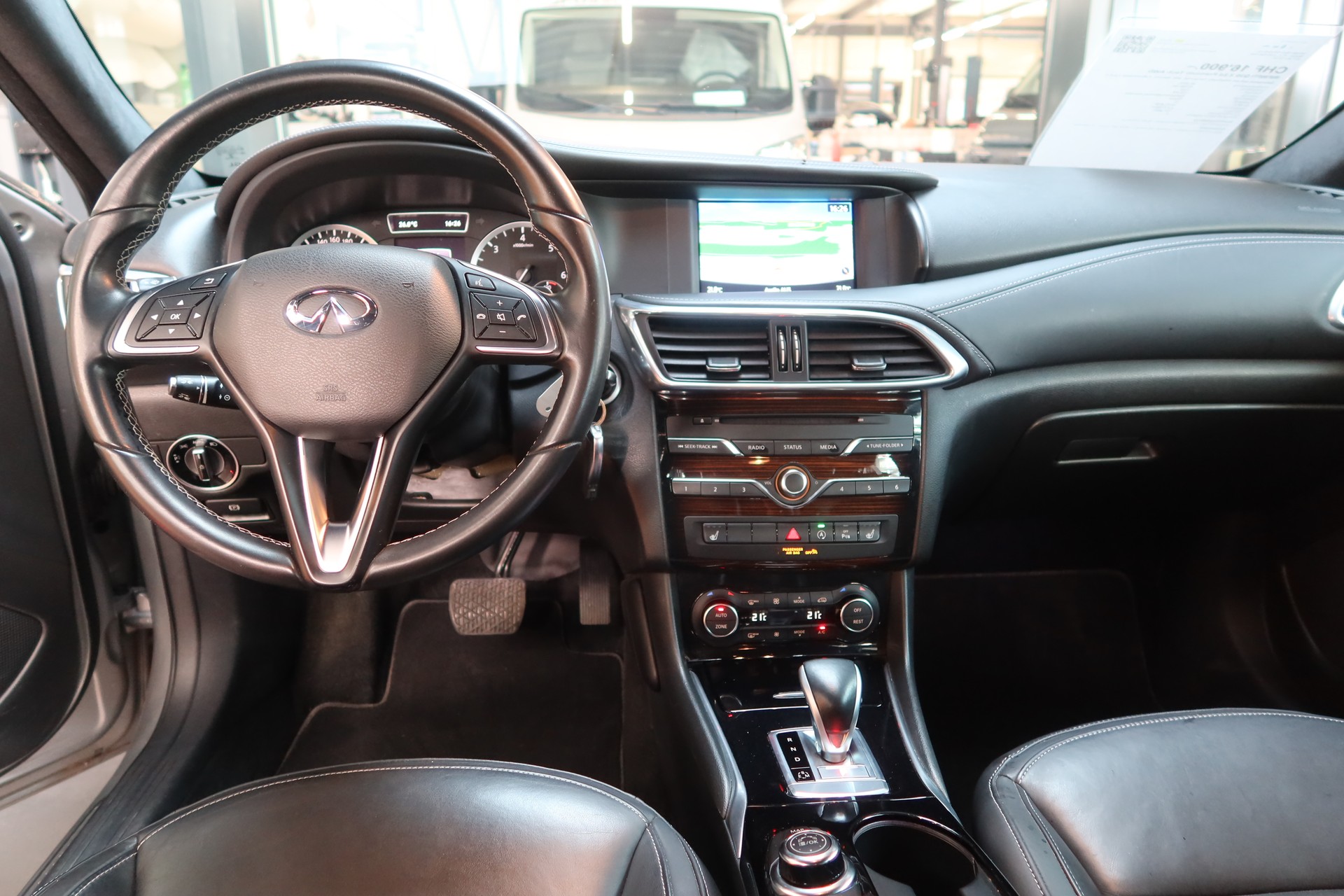 INFINITI Q30 2.2d Premium Tech AWD-image-6
