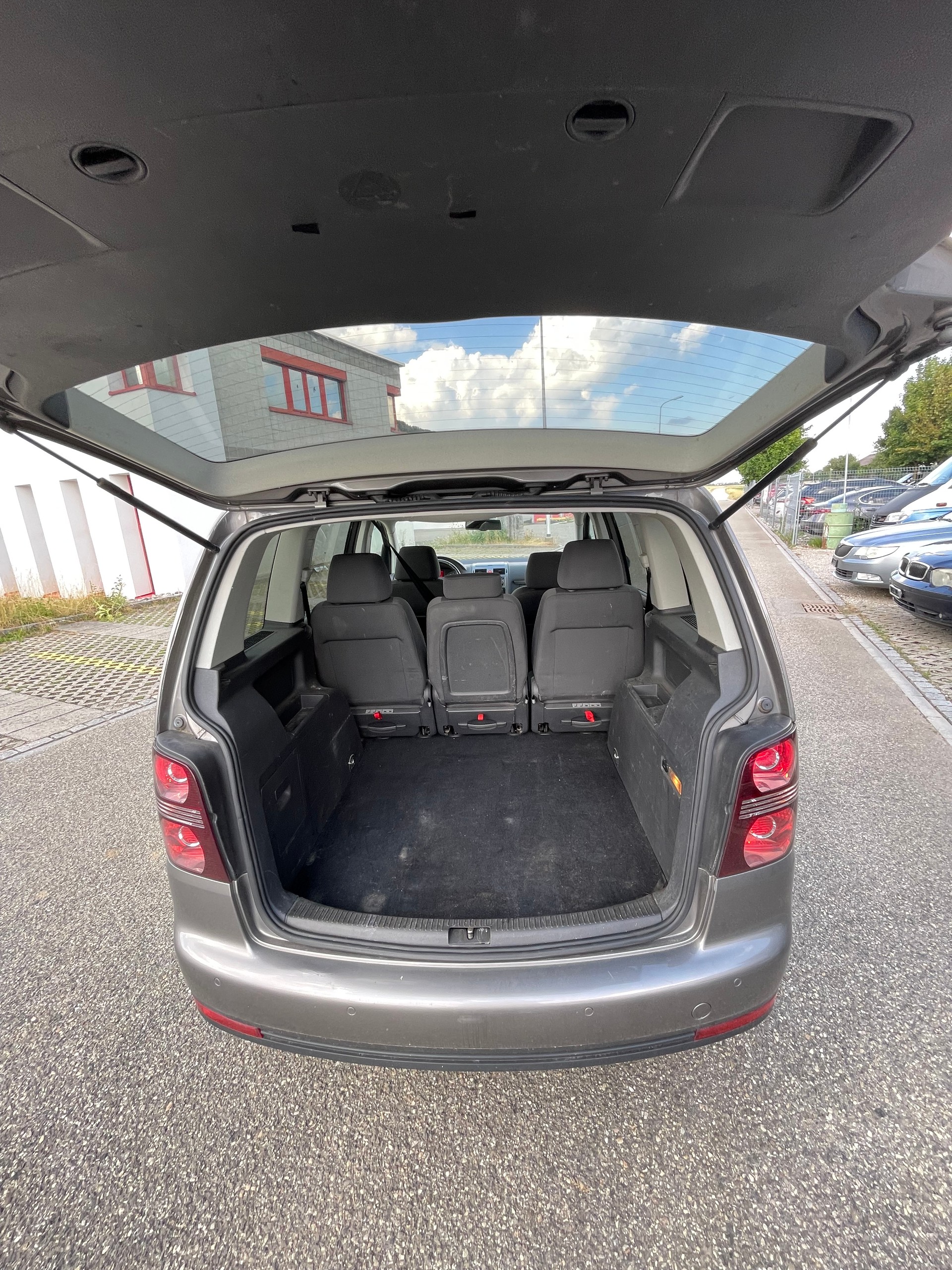 VW Touran 1.4 TSI Trendline-image-8