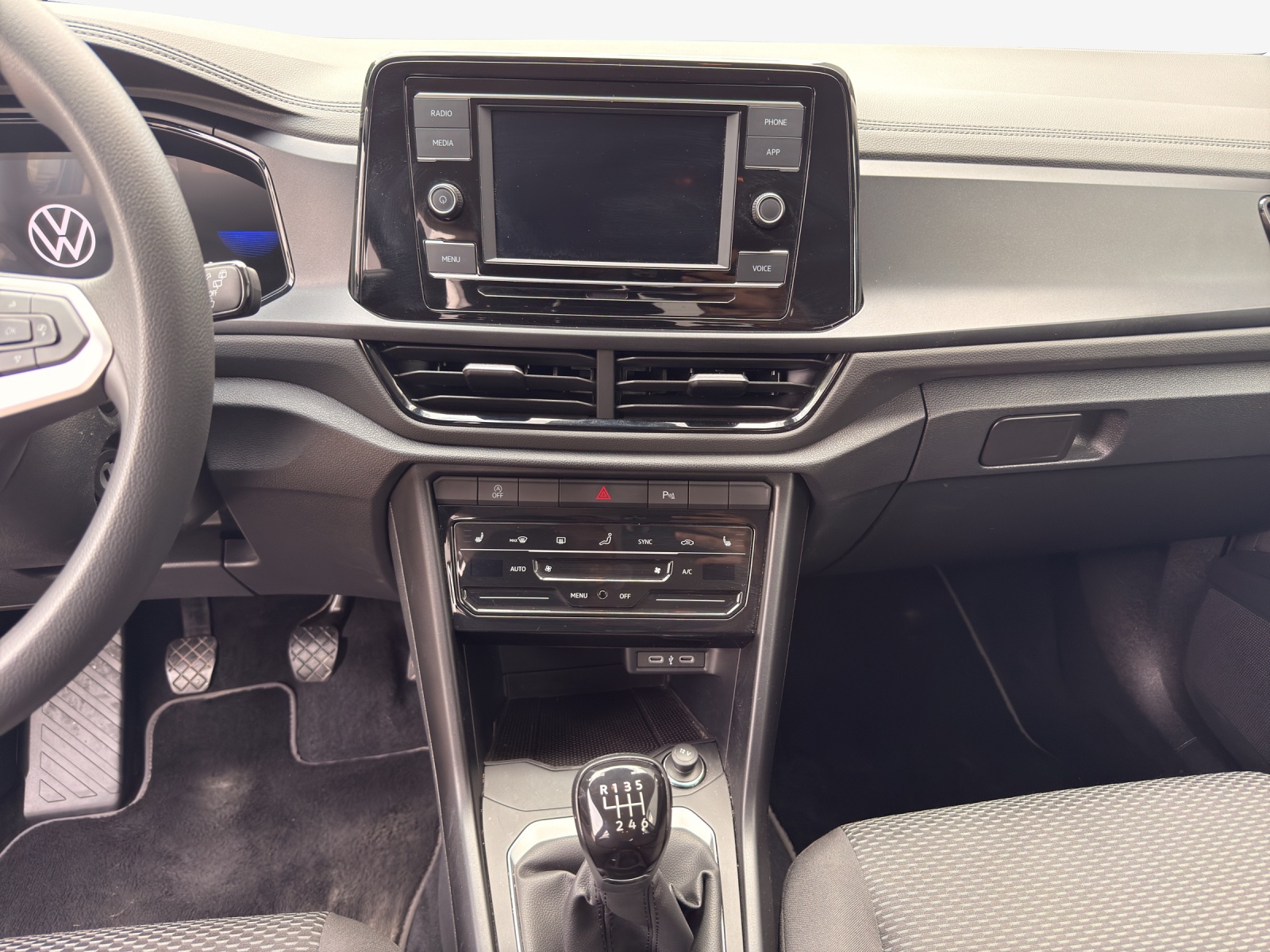 VW T-Roc 1.0 TSI-image-10