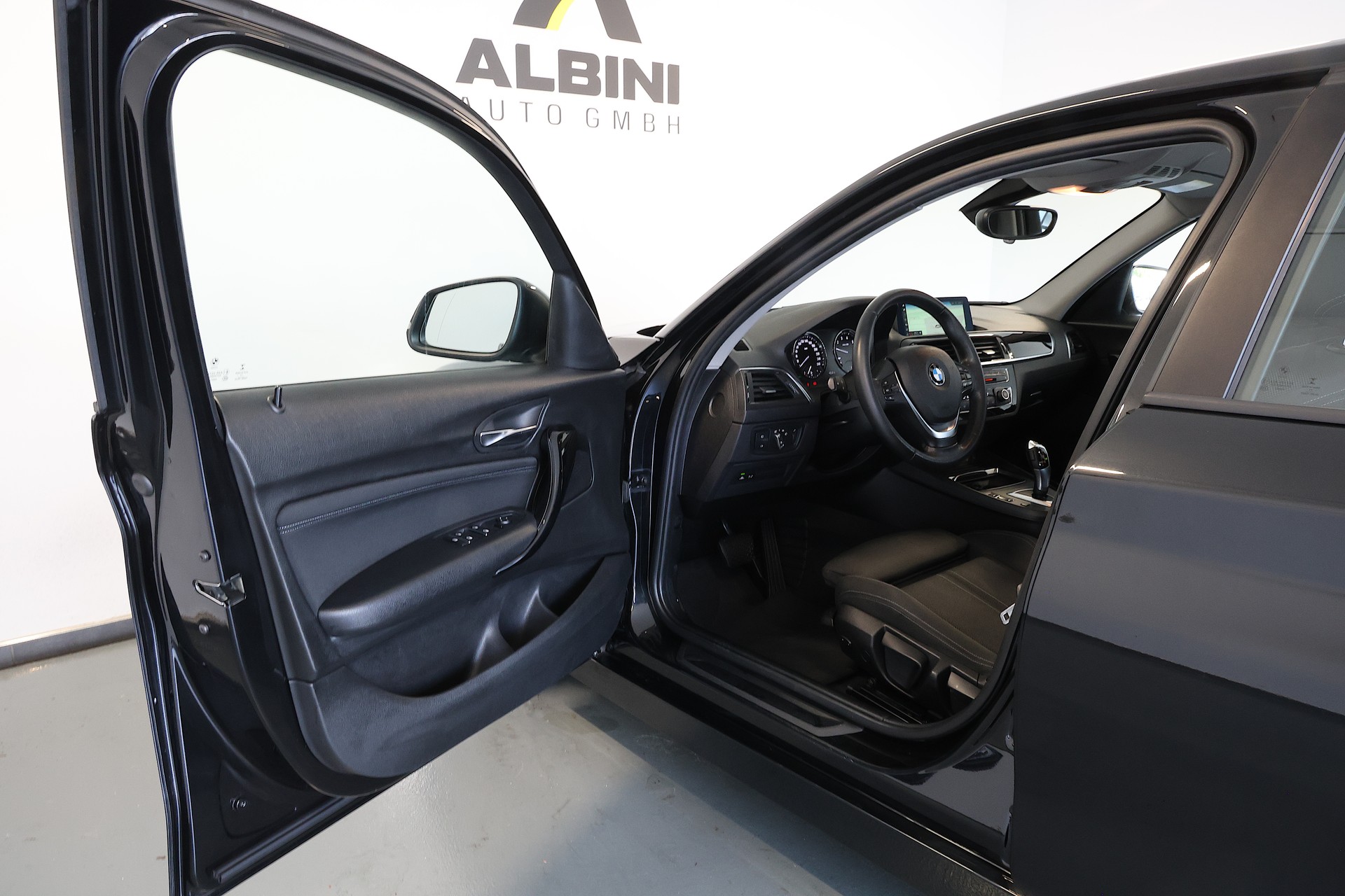 BMW 118i Steptronic-image-6