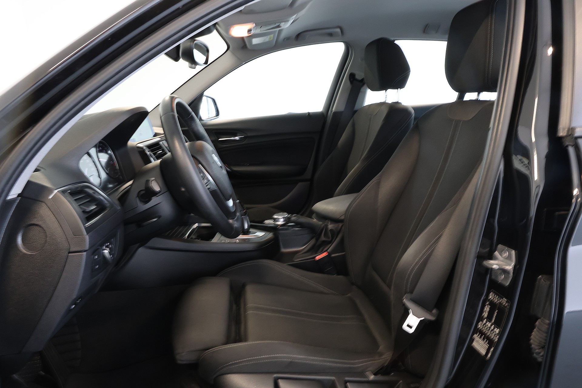 BMW 118i Steptronic-image-8