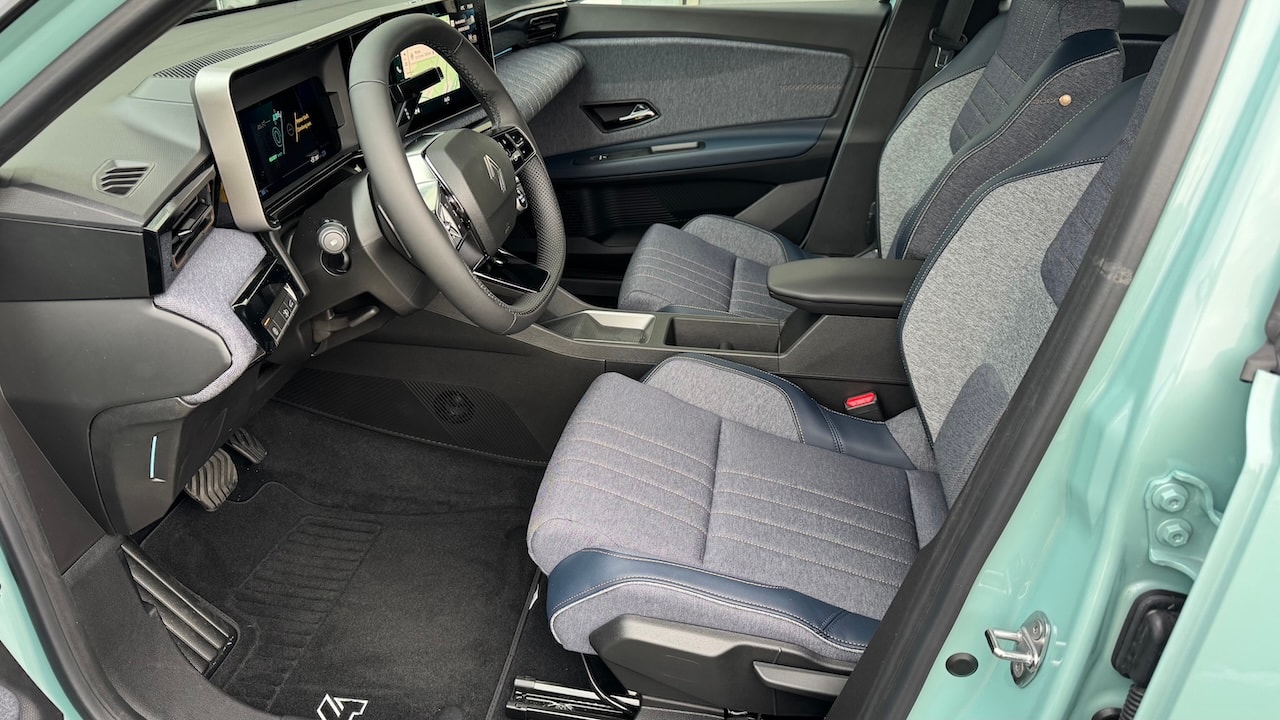 RENAULT R4 E-Tech Comfort Range 52 kWh Techno-image-14
