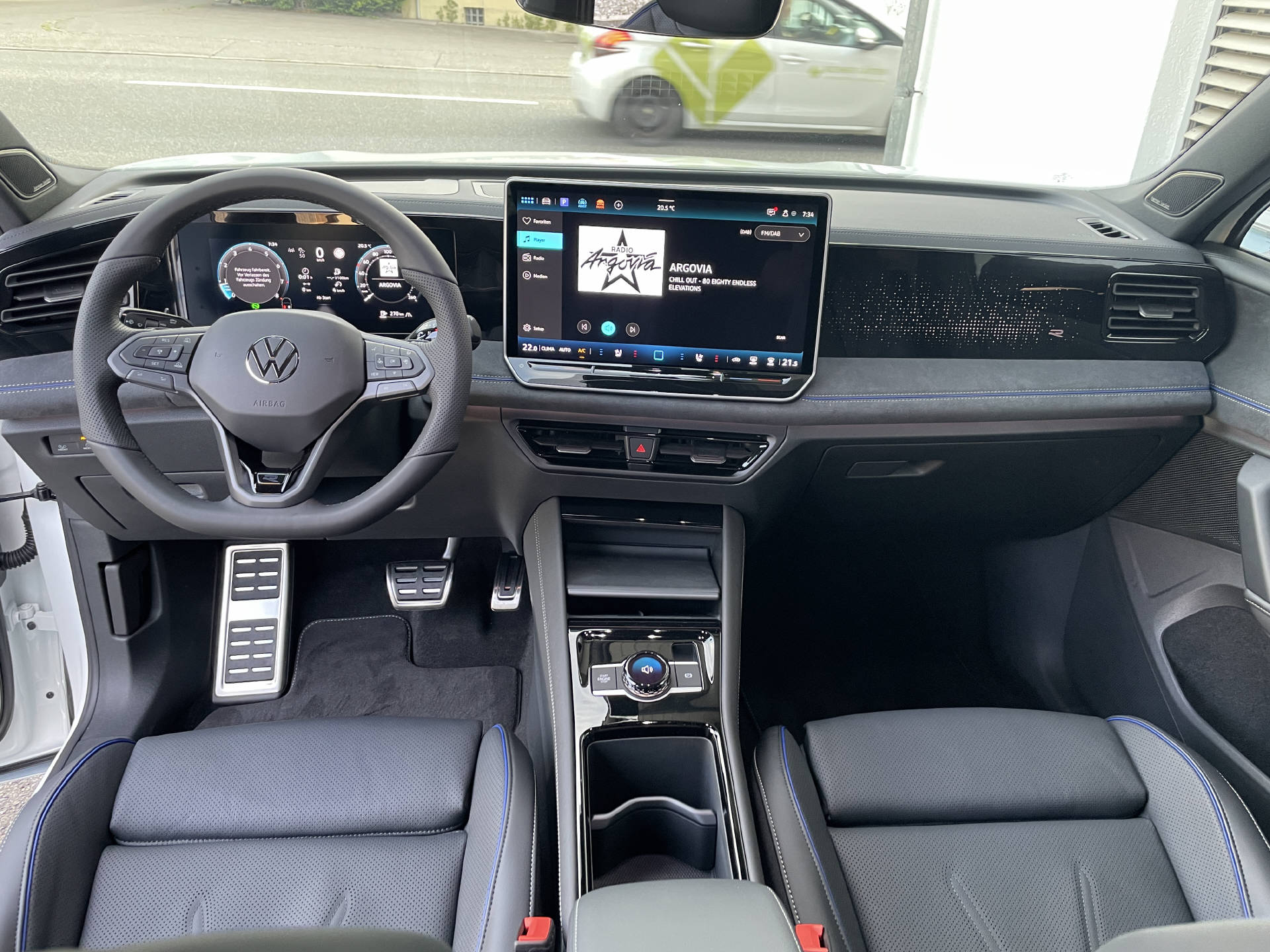 VW Tiguan 2.0 TSI R-Line Plus DSG 4motion-image-6