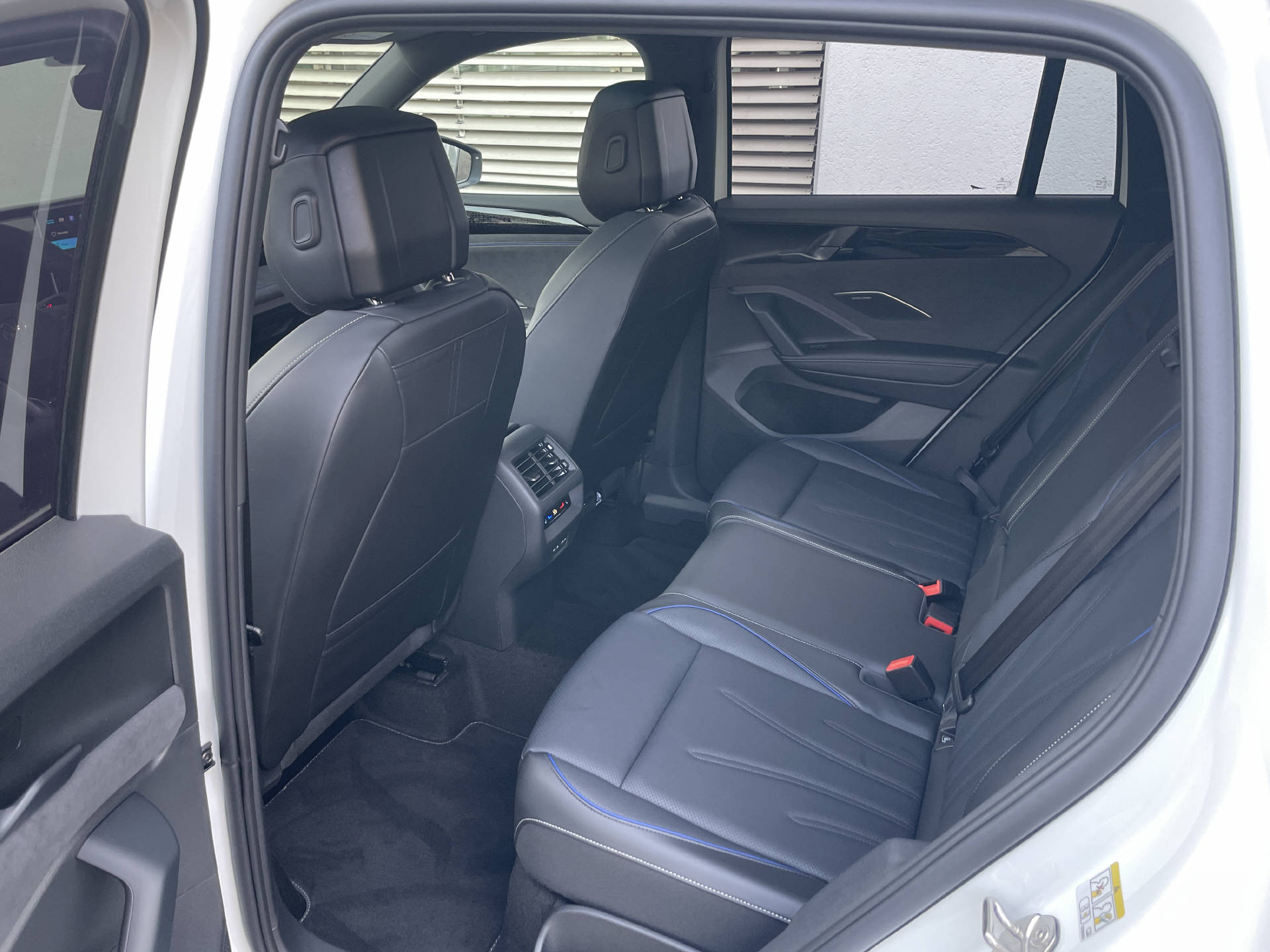 VW Tiguan 2.0 TSI R-Line Plus DSG 4motion-image-16