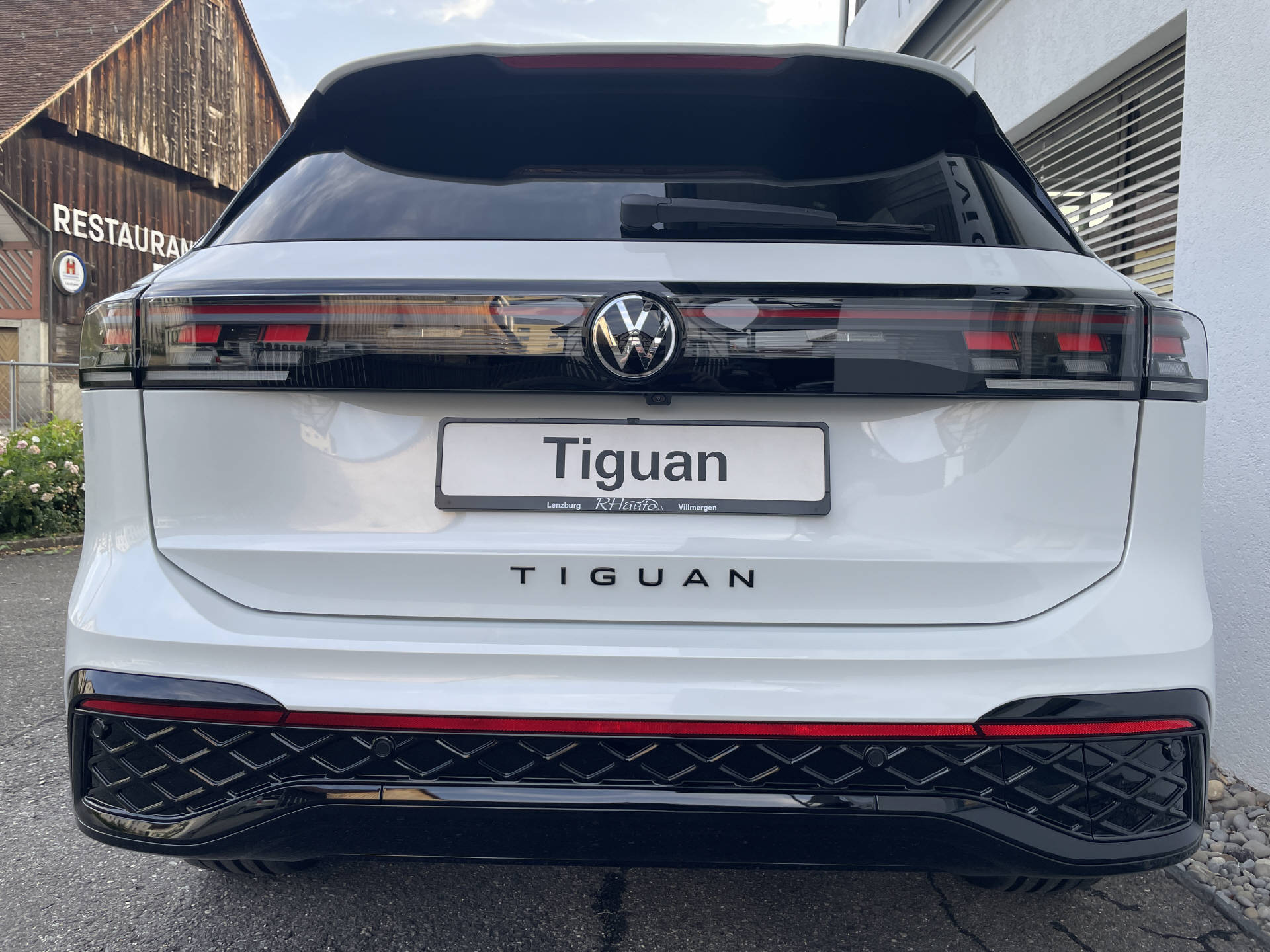 VW Tiguan 2.0 TSI R-Line Plus DSG 4motion-image-4