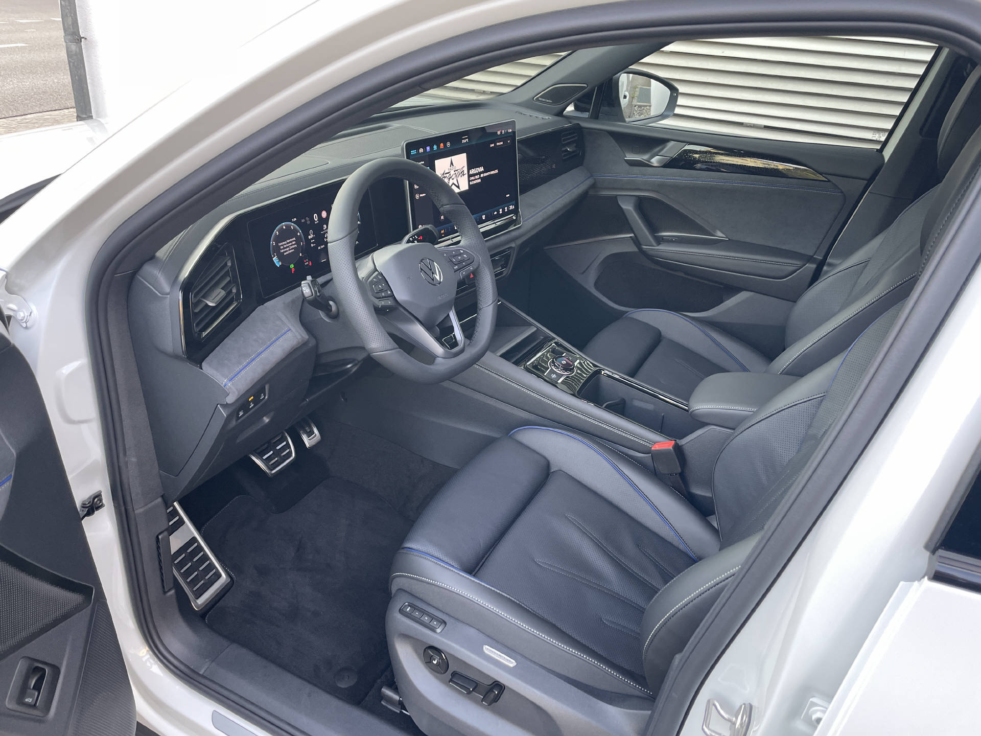 VW Tiguan 2.0 TSI R-Line Plus DSG 4motion-image-5