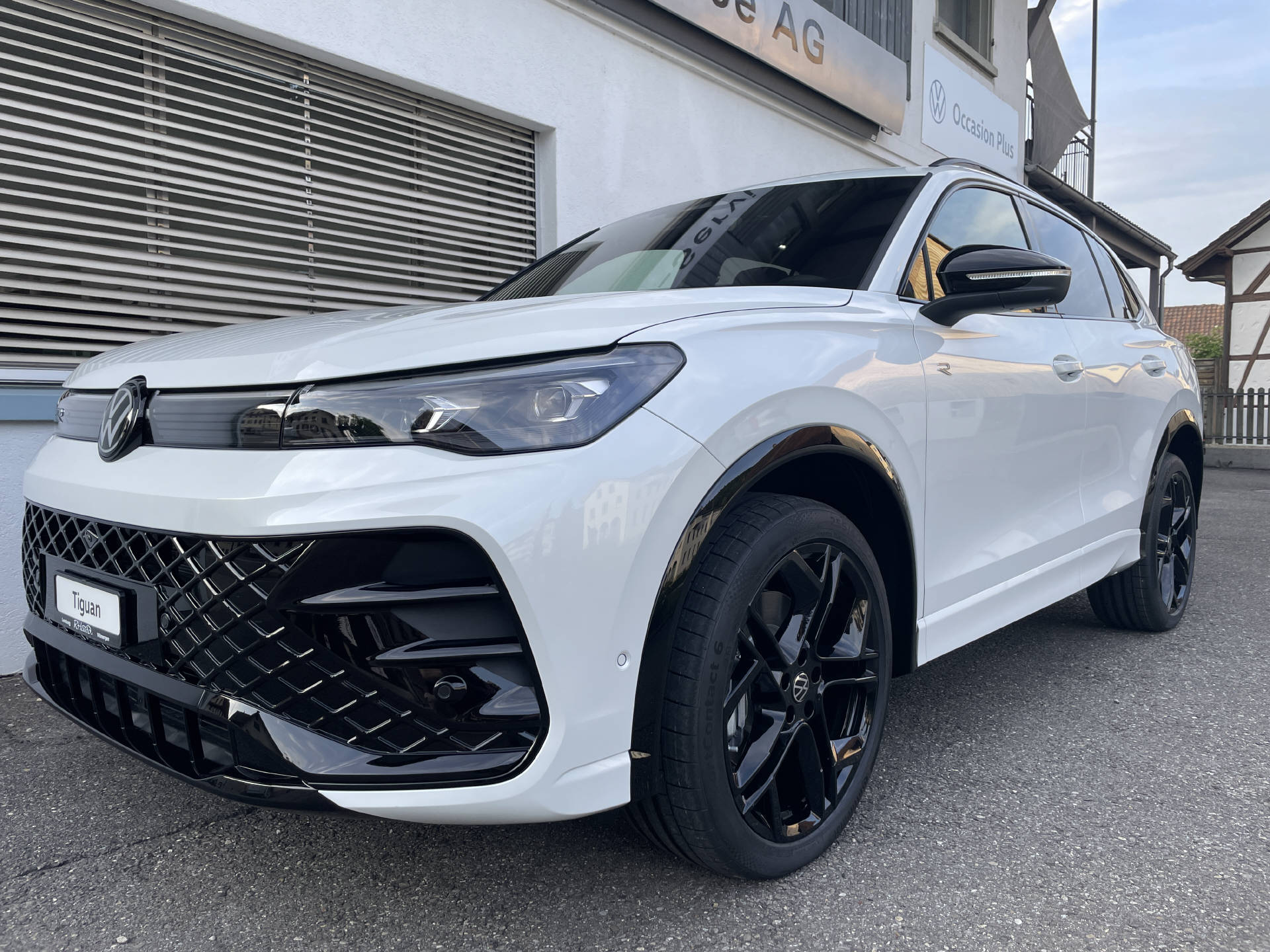 VW Tiguan 2.0 TSI R-Line Plus DSG 4motion-image-0