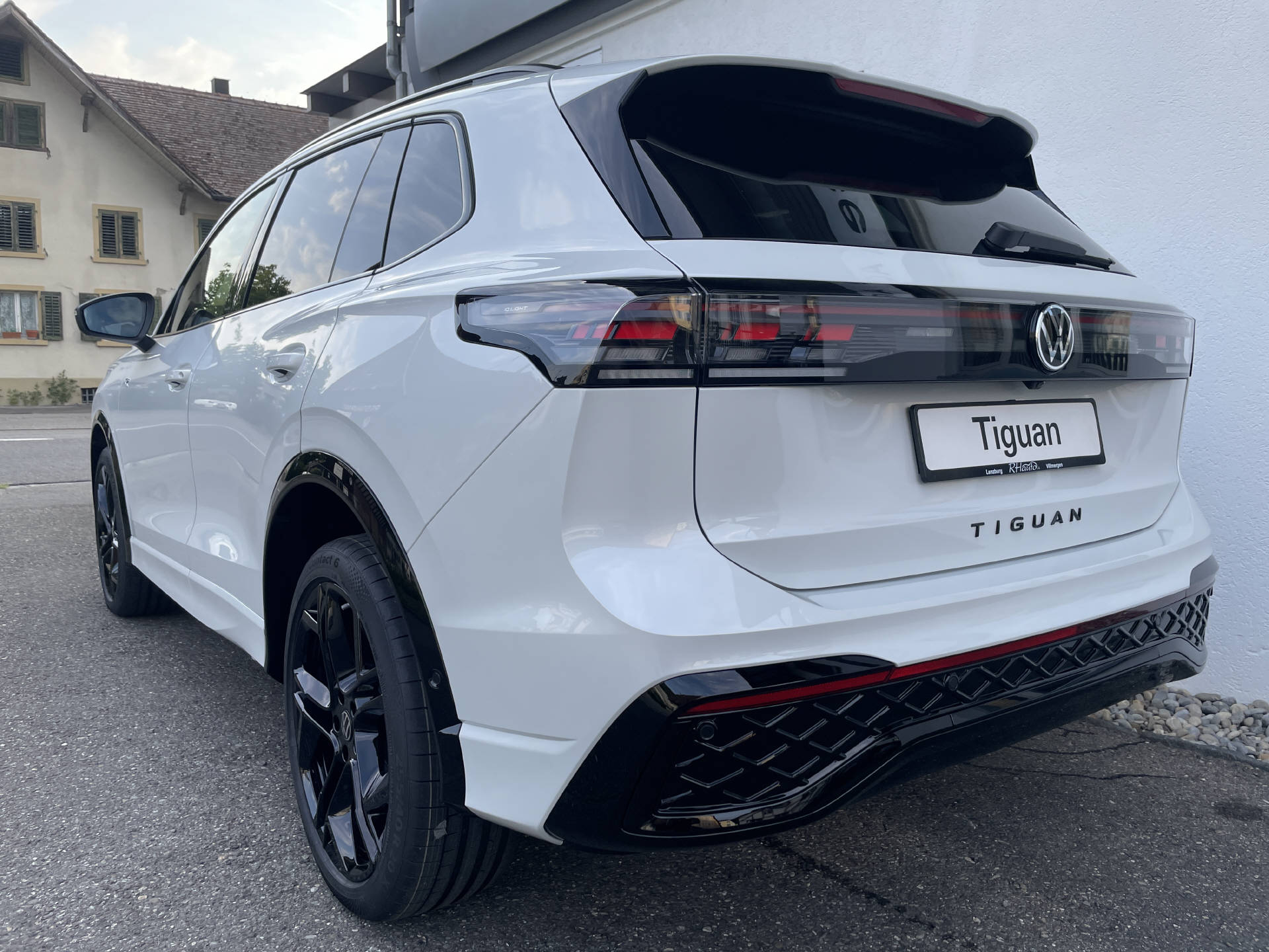VW Tiguan 2.0 TSI R-Line Plus DSG 4motion-image-3