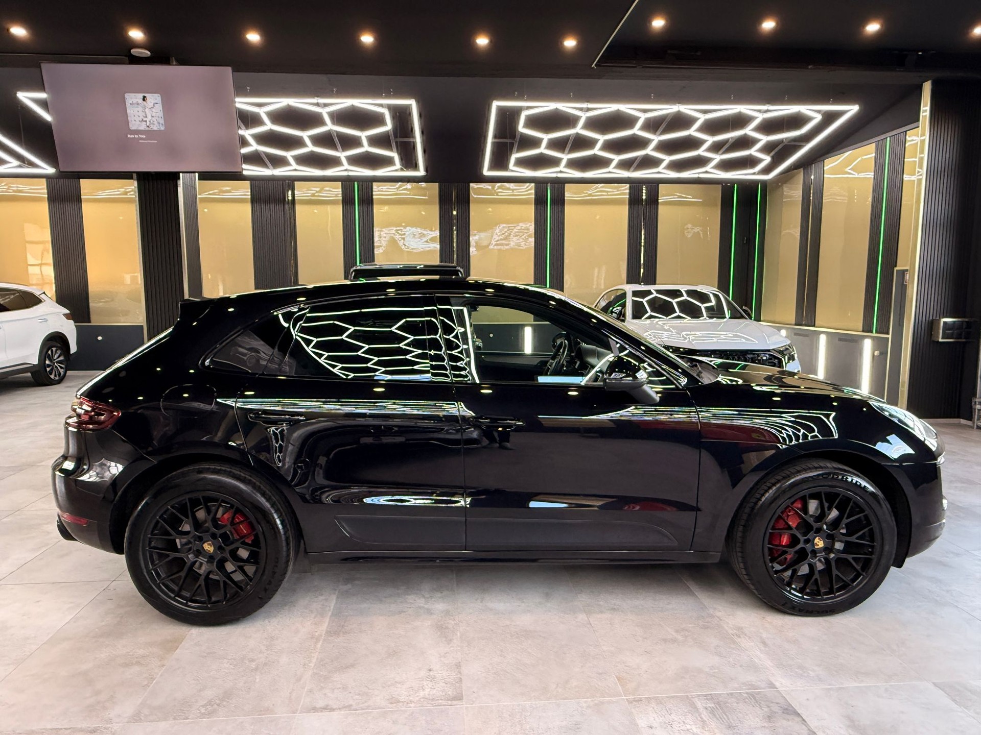 PORSCHE Macan GTS PDK-showroom-element-3