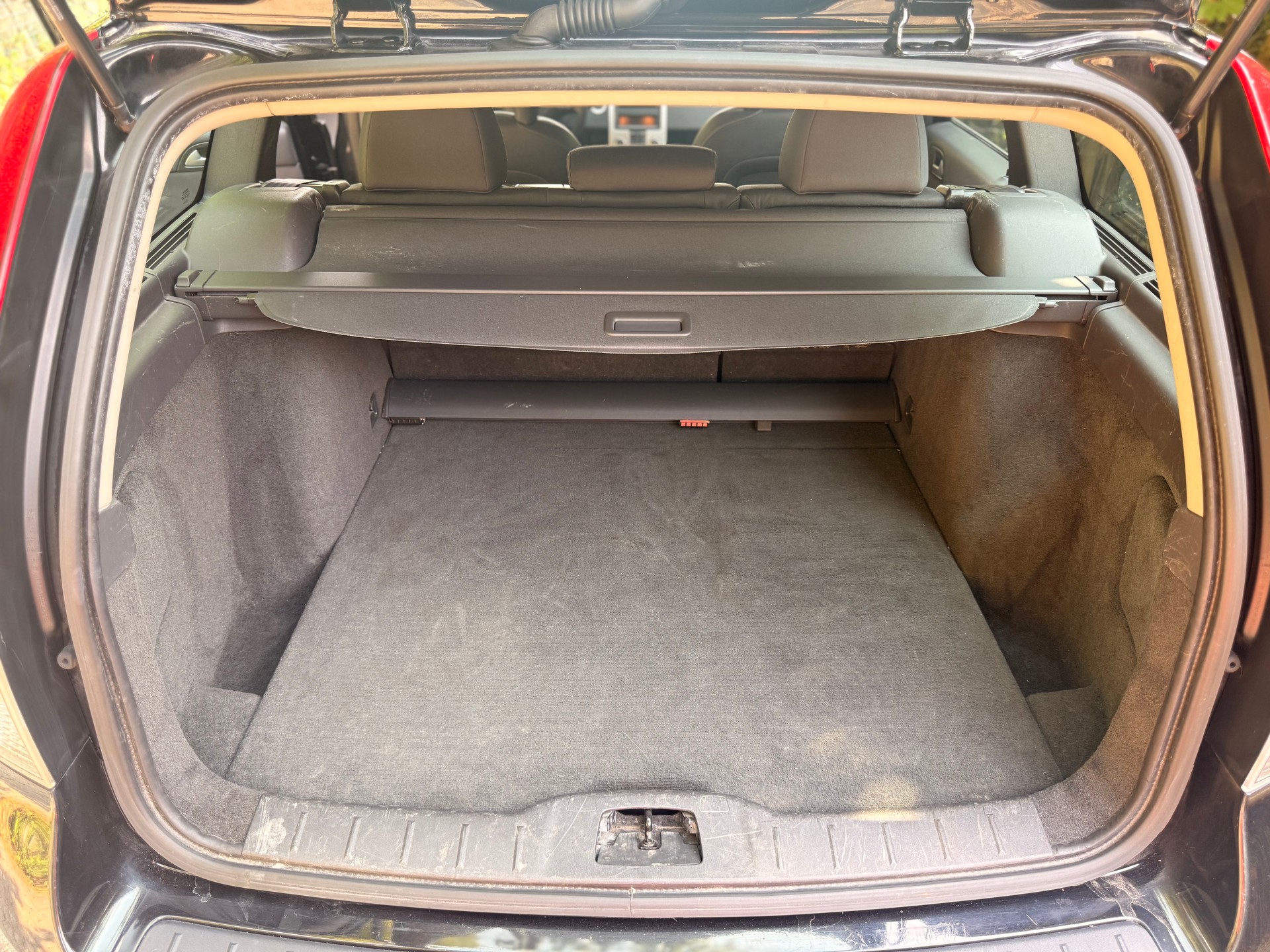 VOLVO V50 D3 Momentum Geartronic-image-11