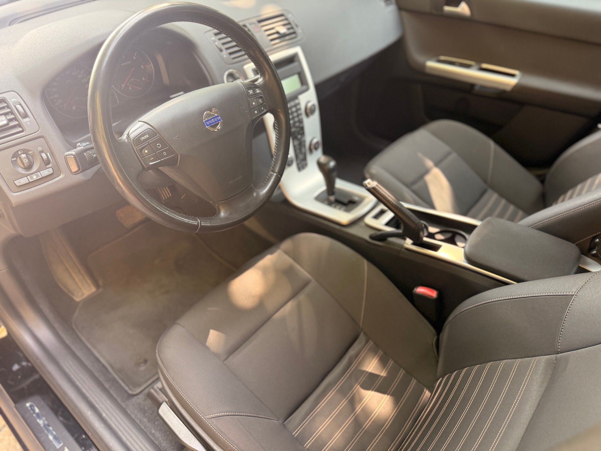 VOLVO V50 D3 Momentum Geartronic-image-8
