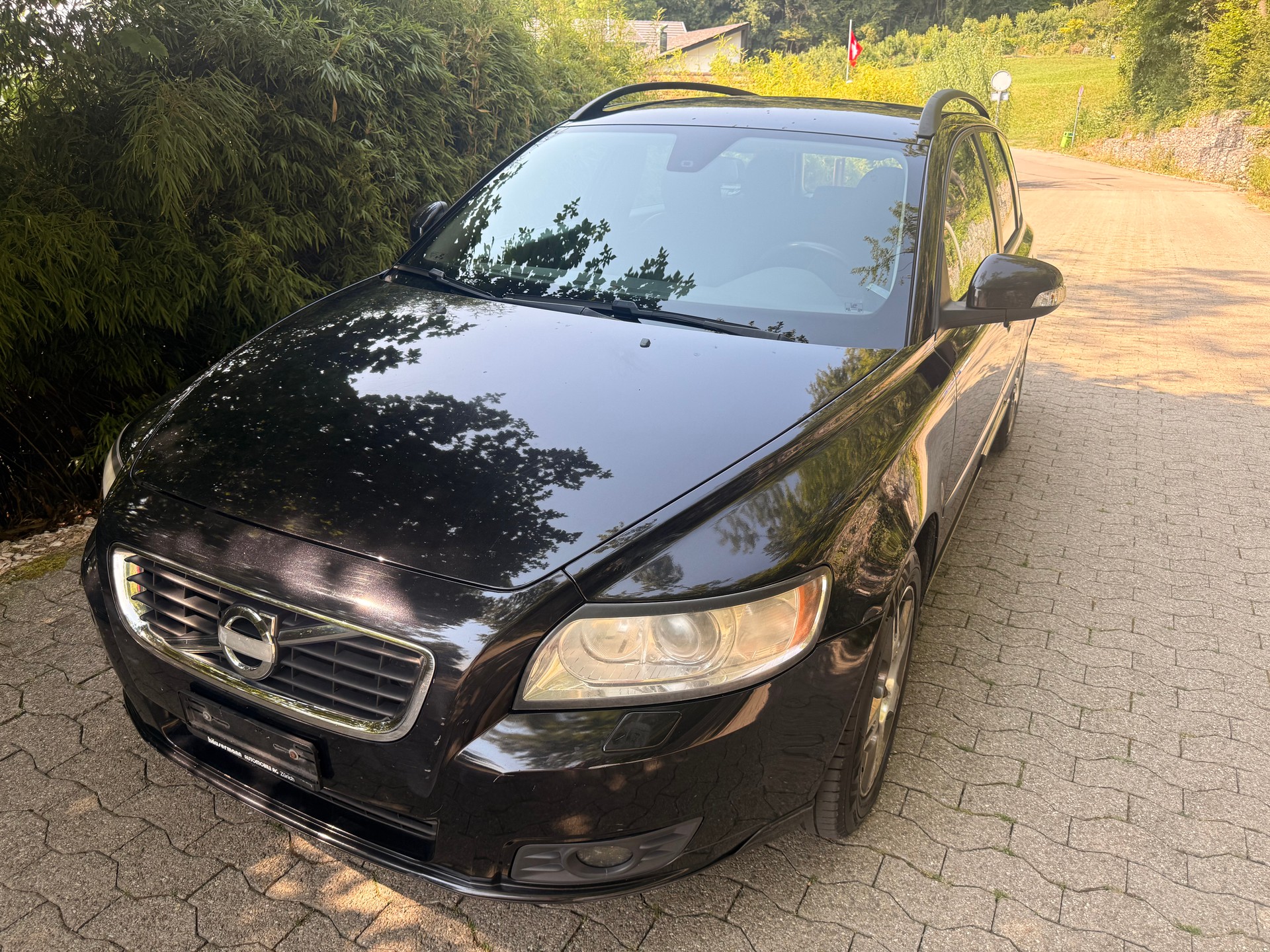VOLVO V50 D3 Momentum Geartronic-image-1