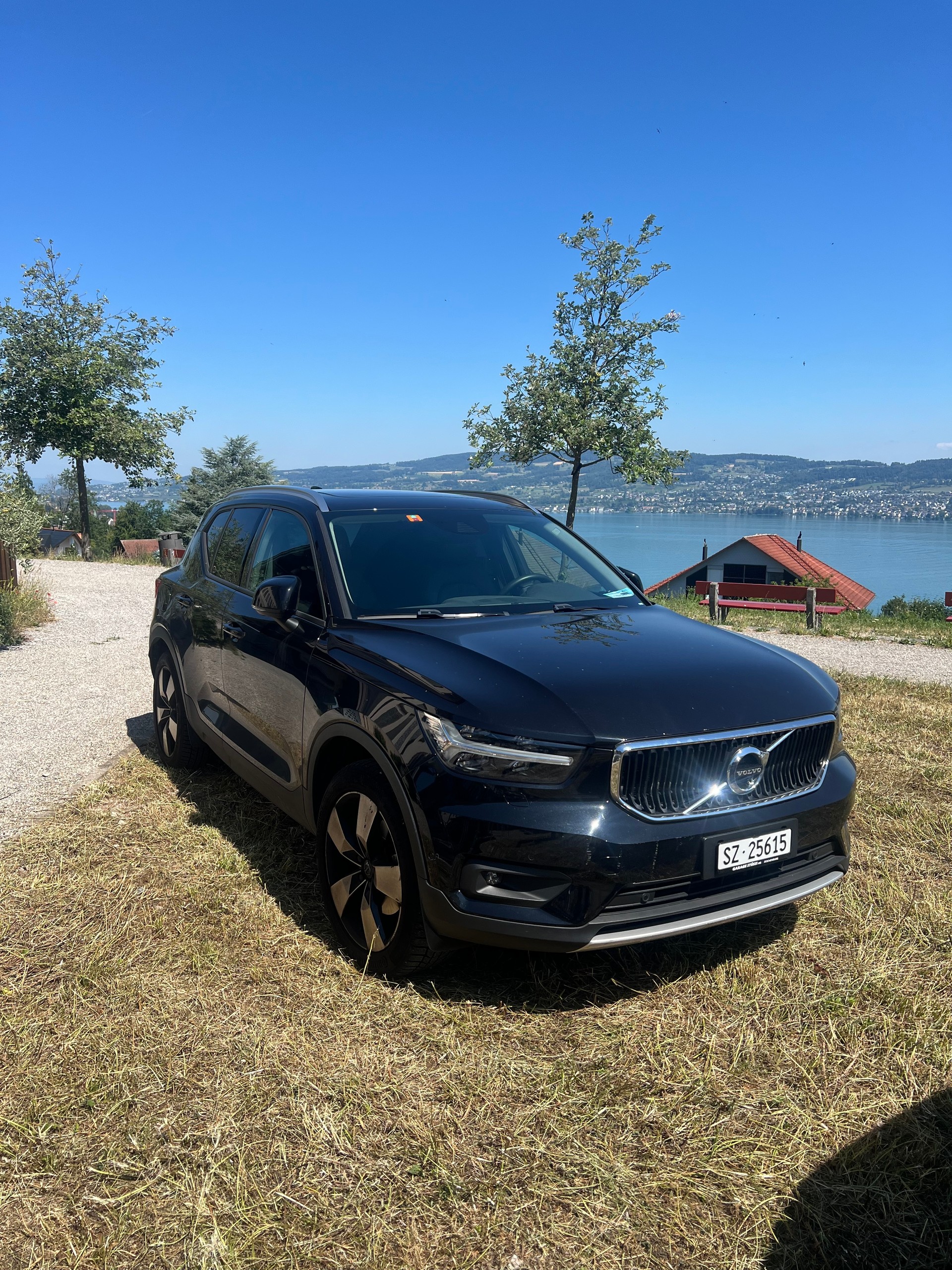 VOLVO 2.0 D4 Momentum AWD-image-1