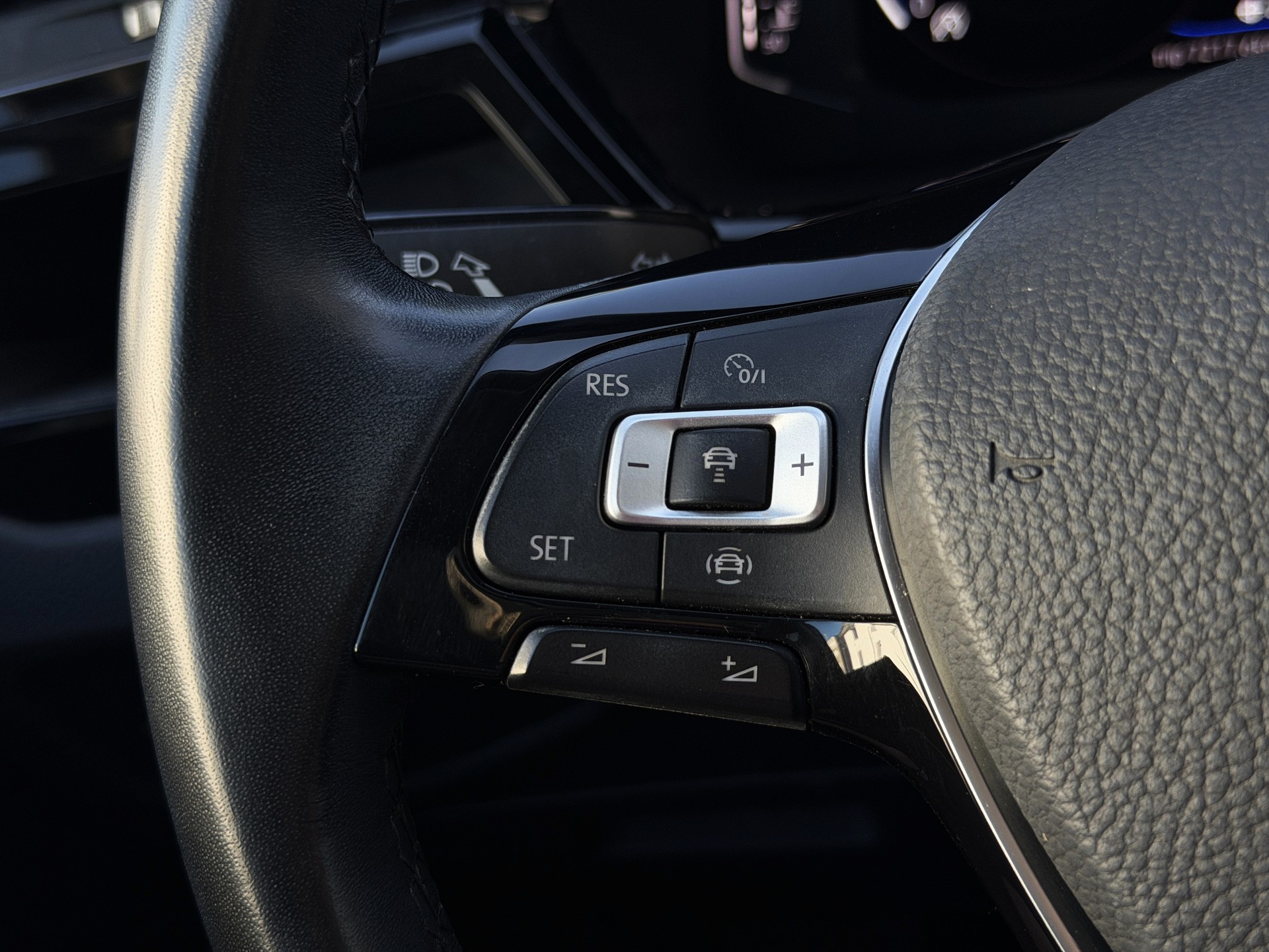 VW Touran 1.5 TSI R-Line EVO Highline DSG / 7 Plätzer-image-24