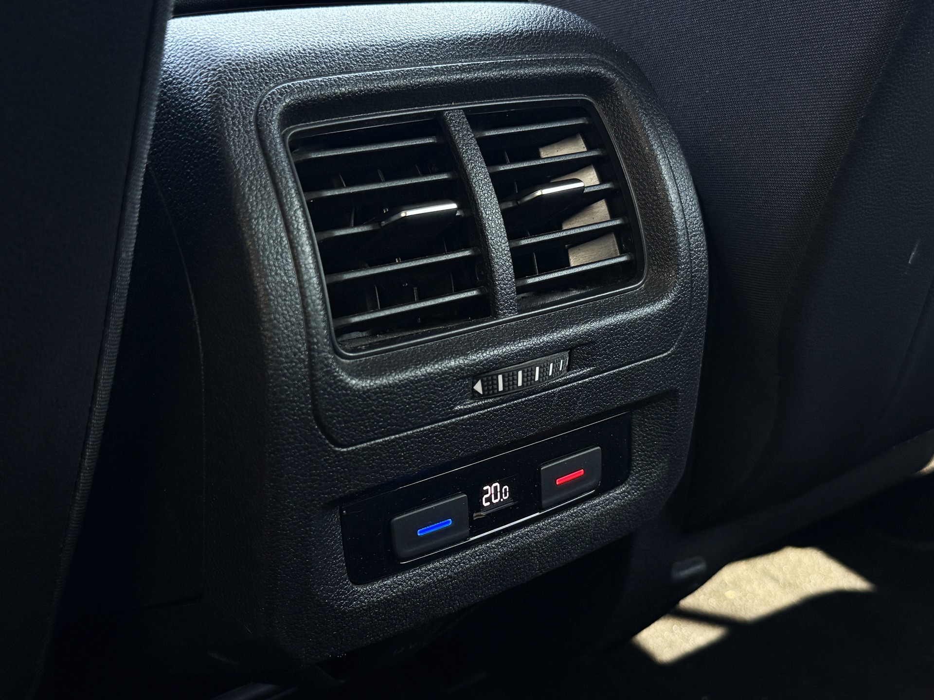 VW Touran 1.5 TSI R-Line EVO Highline DSG / 7 Plätzer-image-18