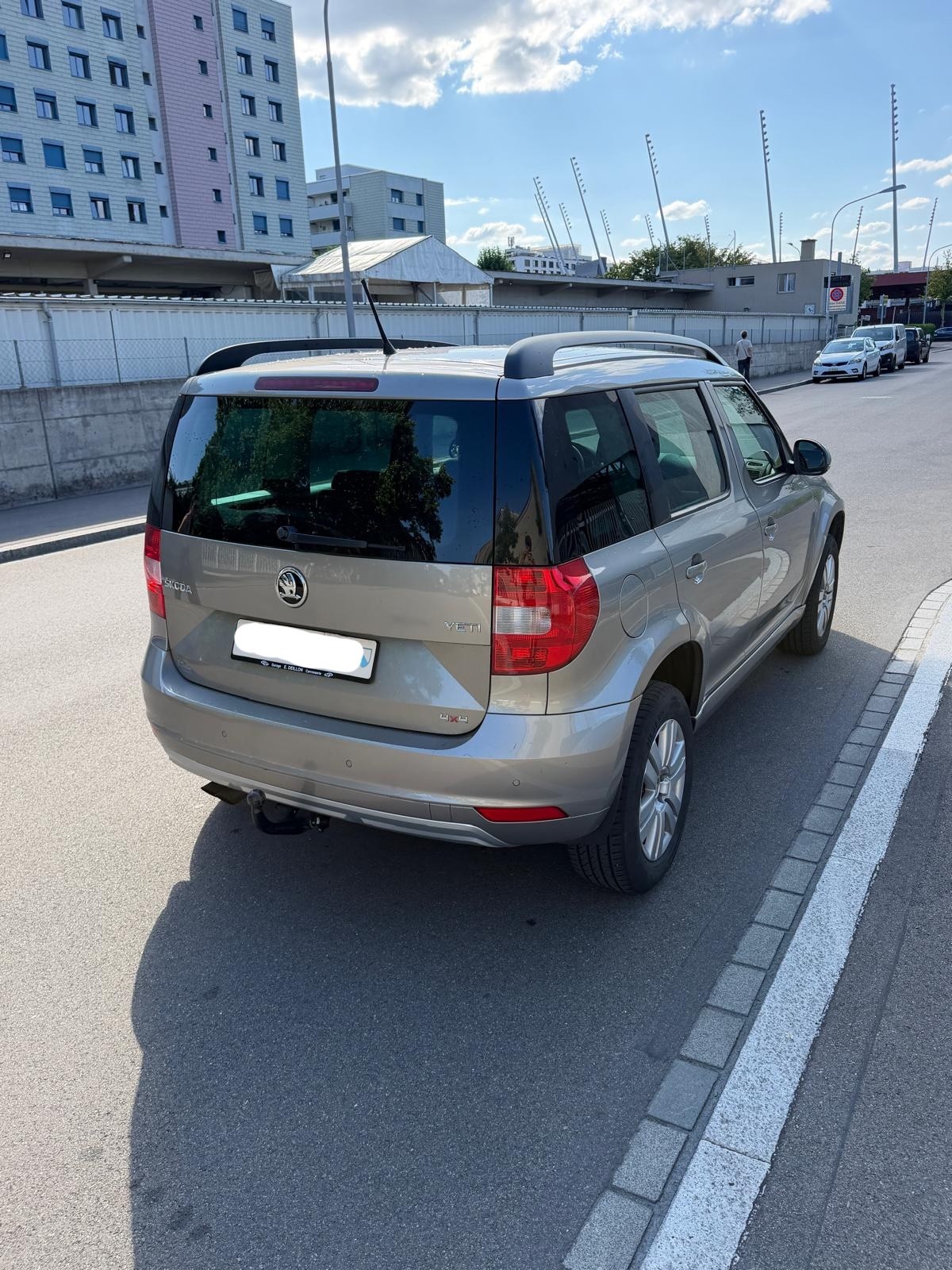 SKODA 2.0 TDI 140 Ambit.4x4 DSG-image-2