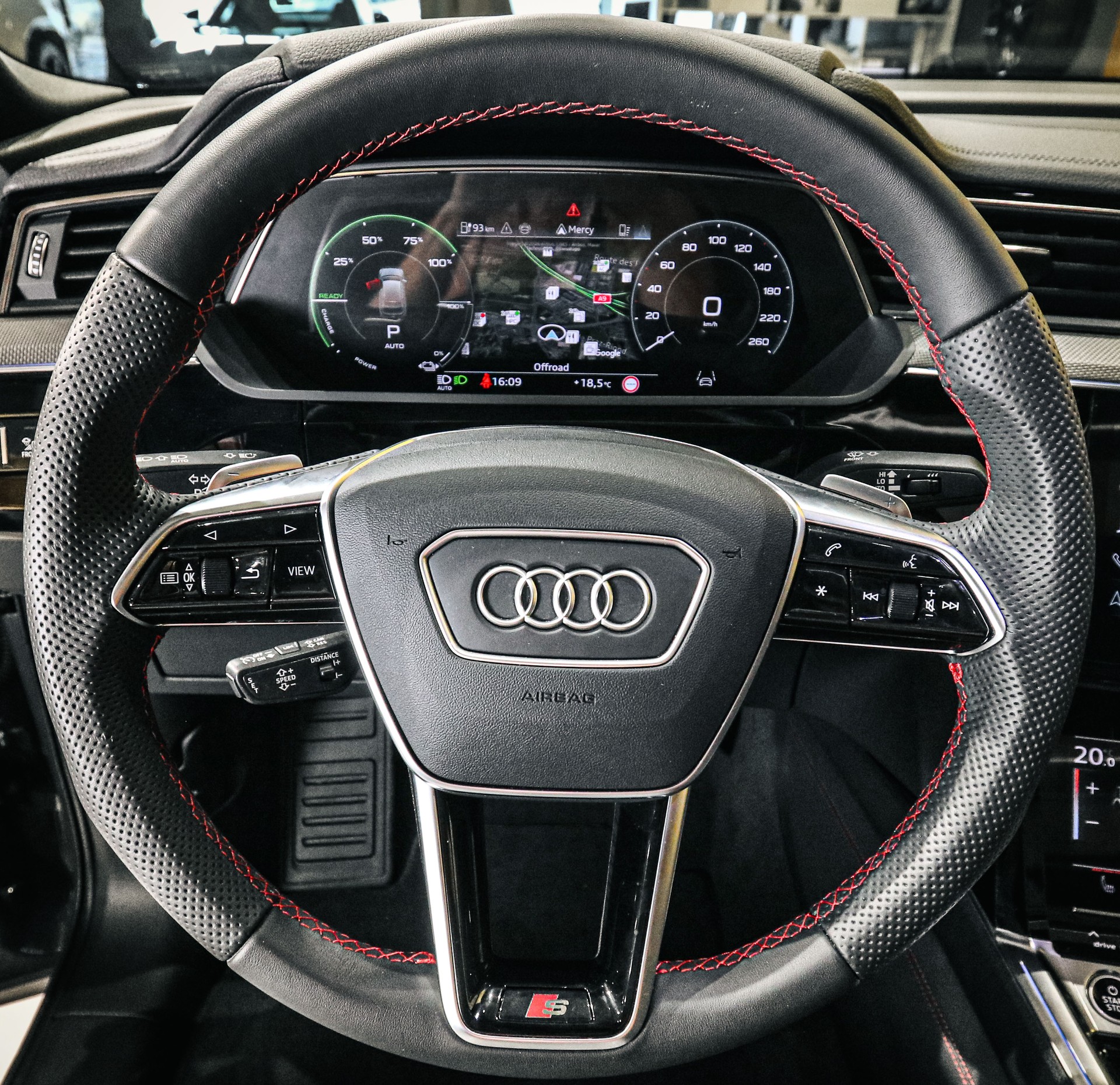 AUDI Q8 E-tron Sportback 55 Black Edition quattro-image-16
