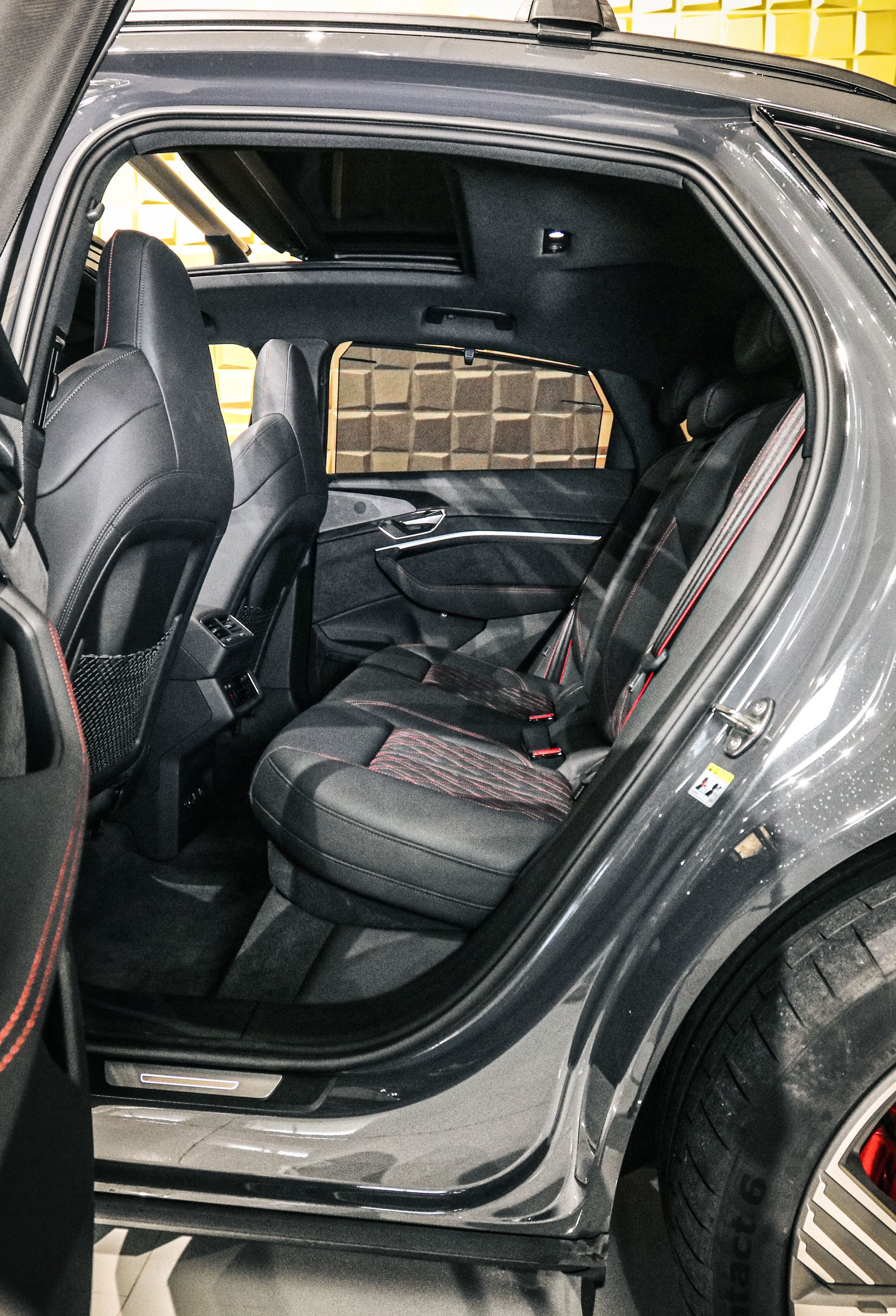 AUDI Q8 E-tron Sportback 55 Black Edition quattro-image-13