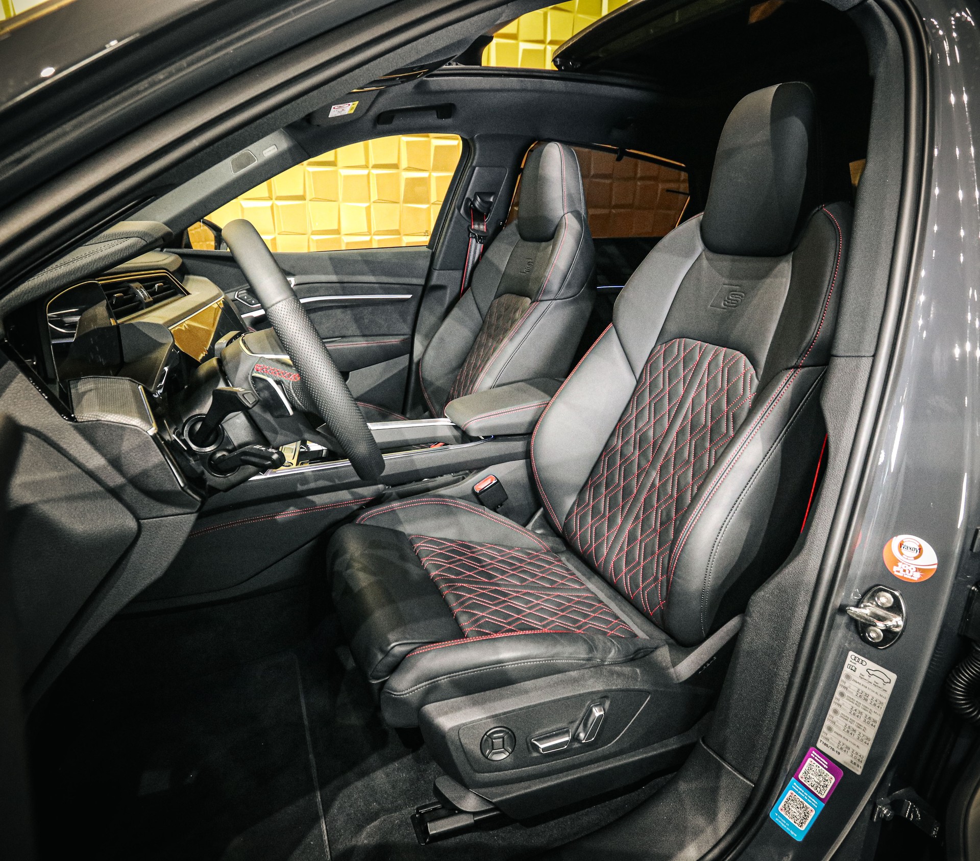 AUDI Q8 E-tron Sportback 55 Black Edition quattro-image-11