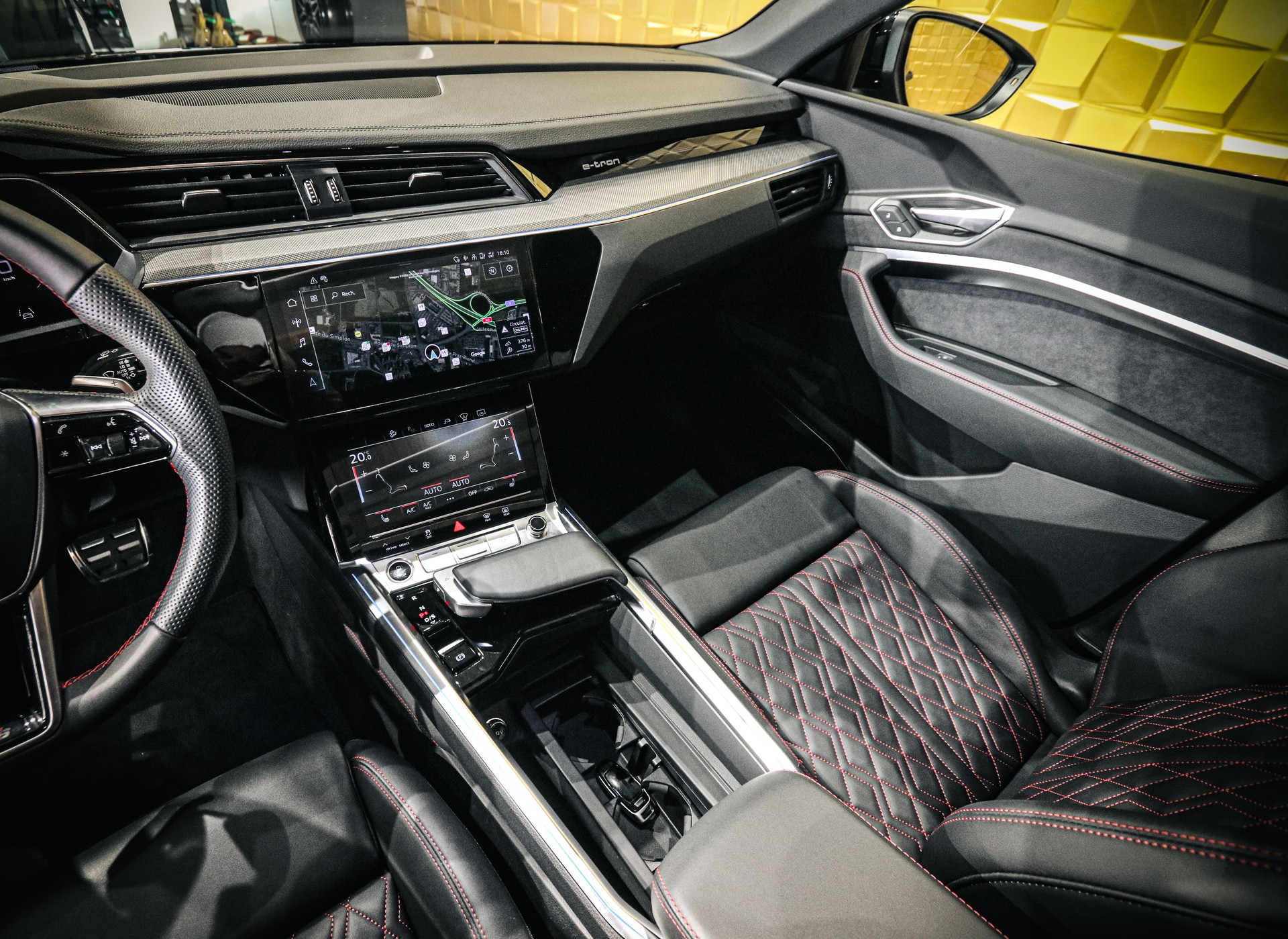 AUDI Q8 E-tron Sportback 55 Black Edition quattro-image-18