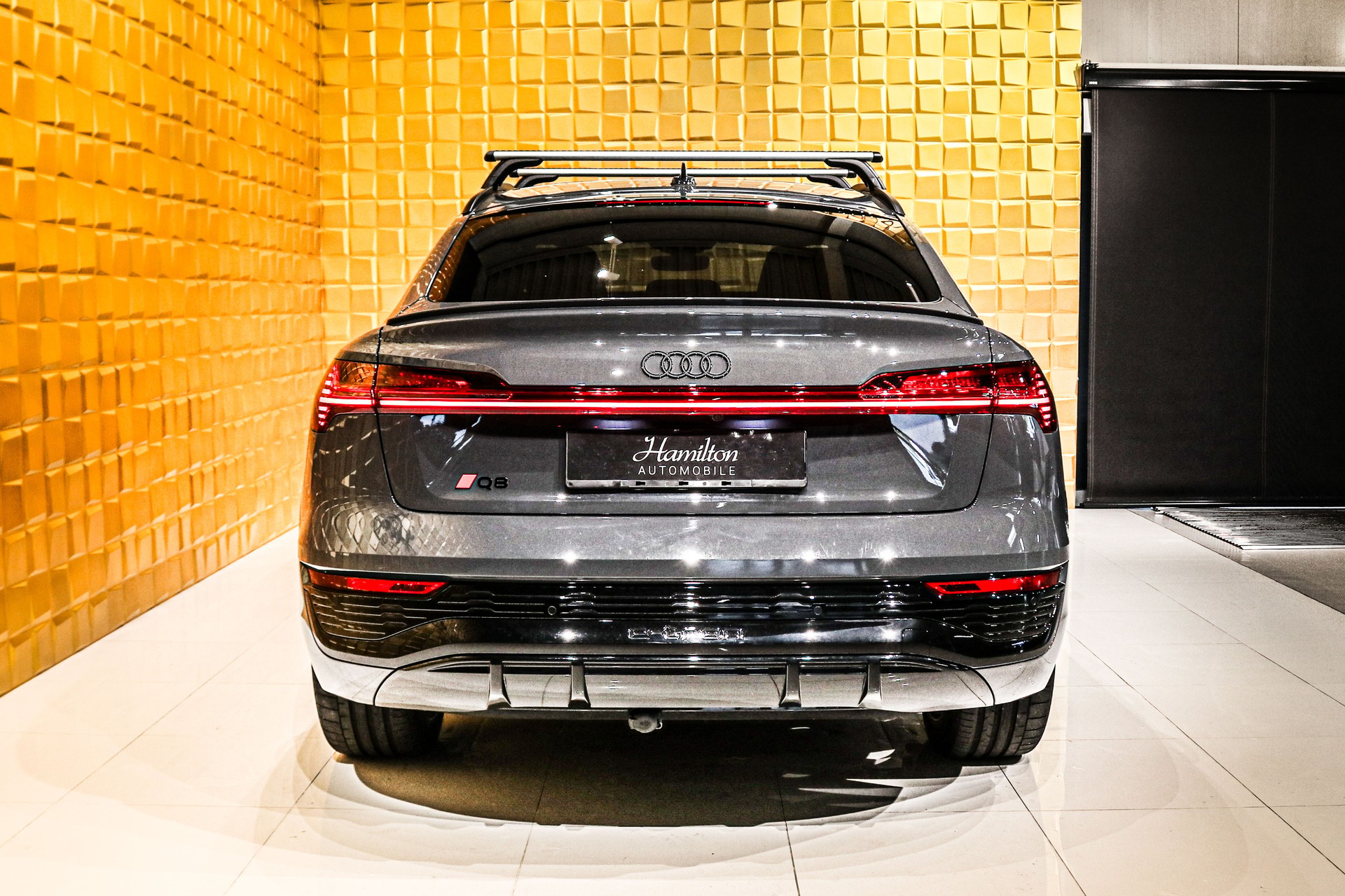 AUDI Q8 E-tron Sportback 55 Black Edition quattro-image-6