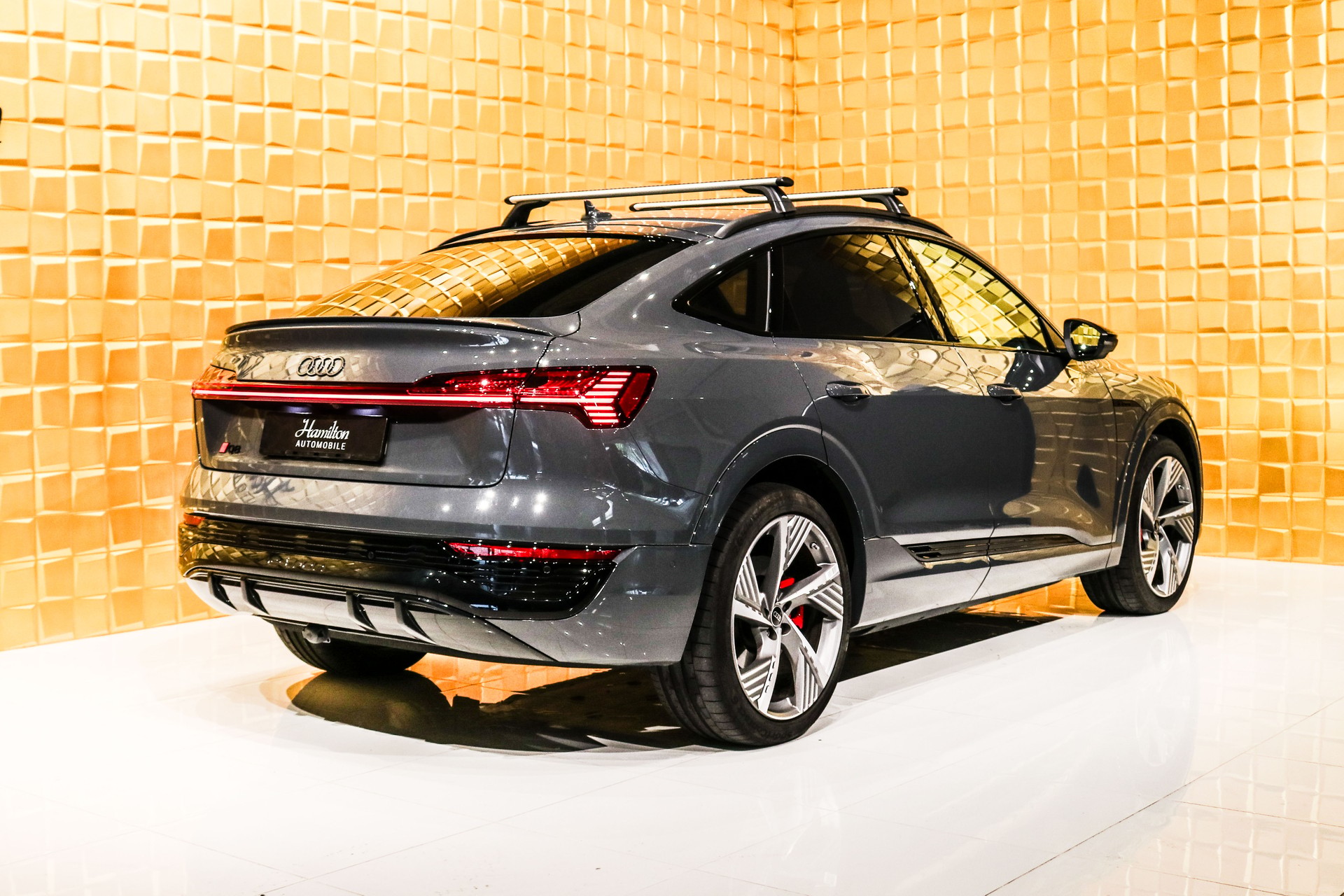 AUDI Q8 E-tron Sportback 55 Black Edition quattro-image-5