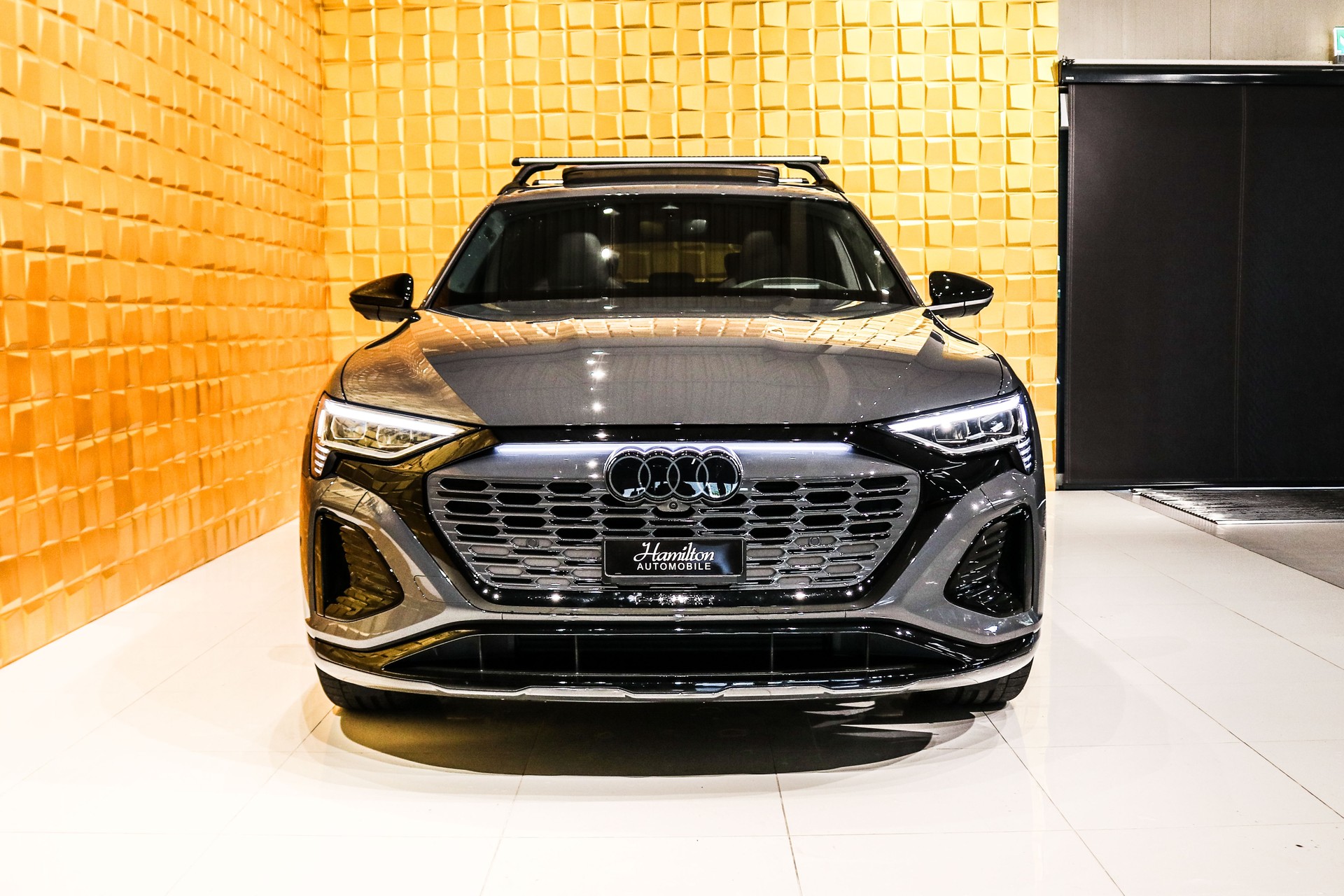 AUDI Q8 E-tron Sportback 55 Black Edition quattro-showroom-element-2
