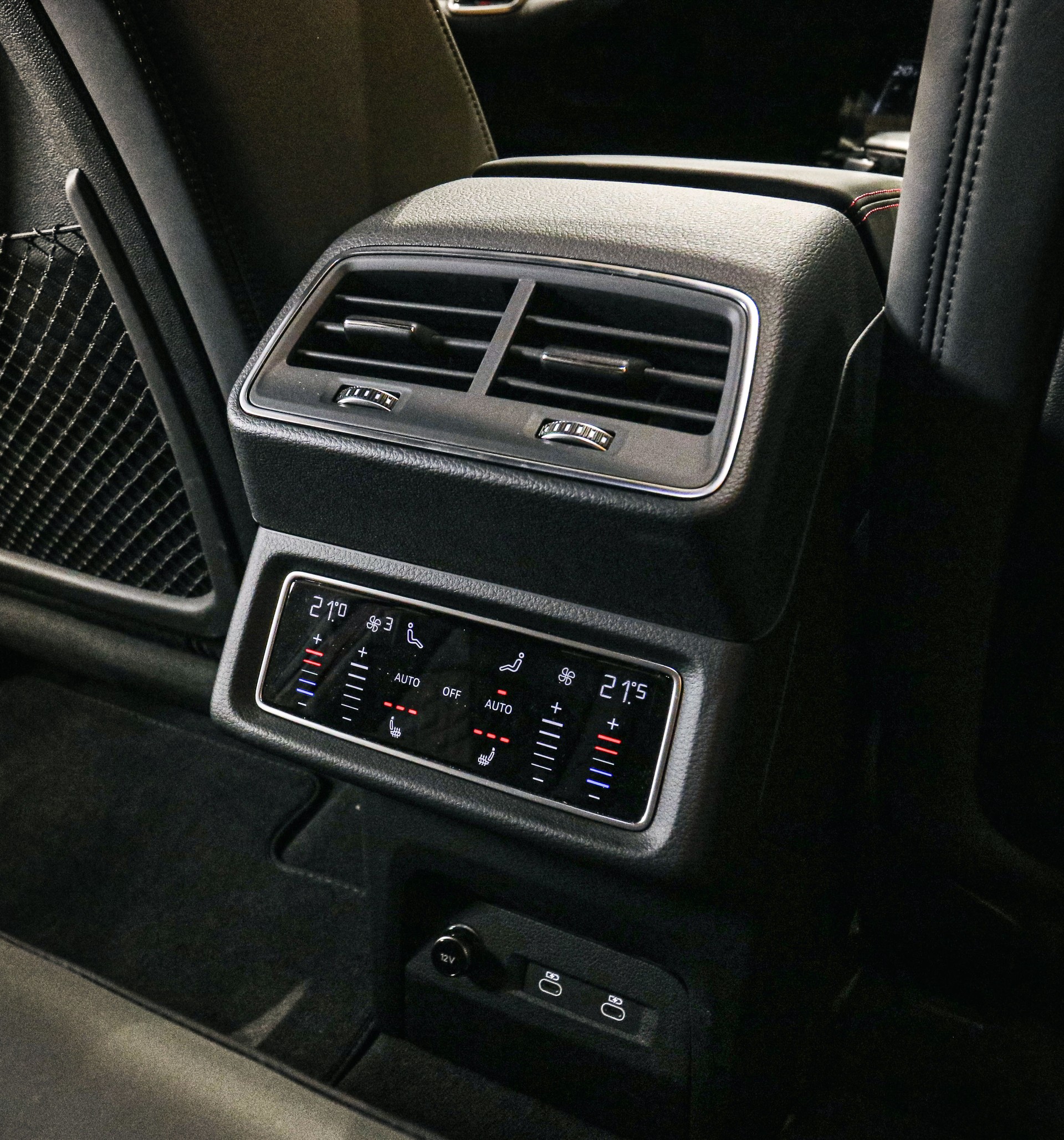 AUDI Q8 E-tron Sportback 55 Black Edition quattro-image-14