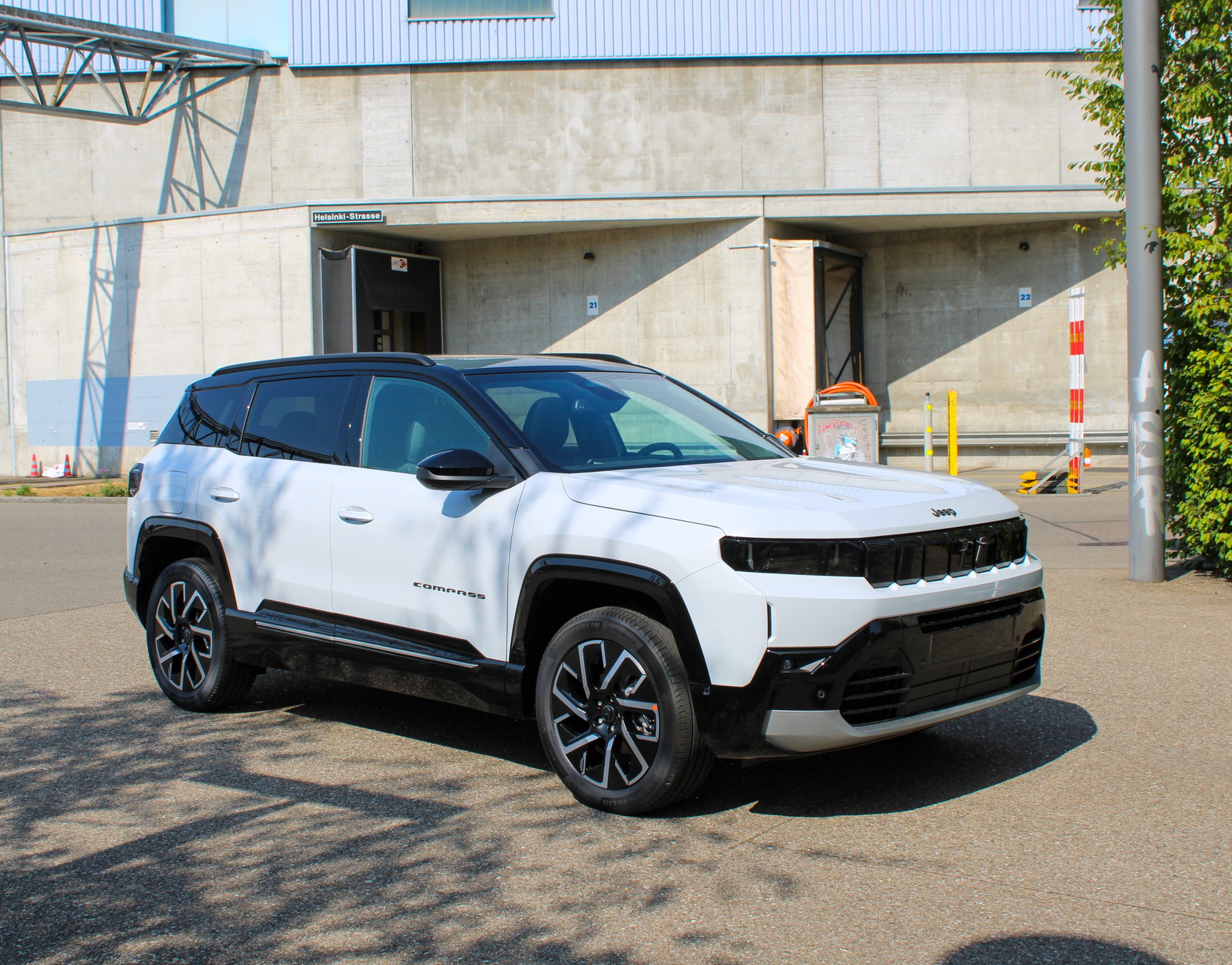 JEEP Compass 1.2 T e-Hybrid Summit-image-3
