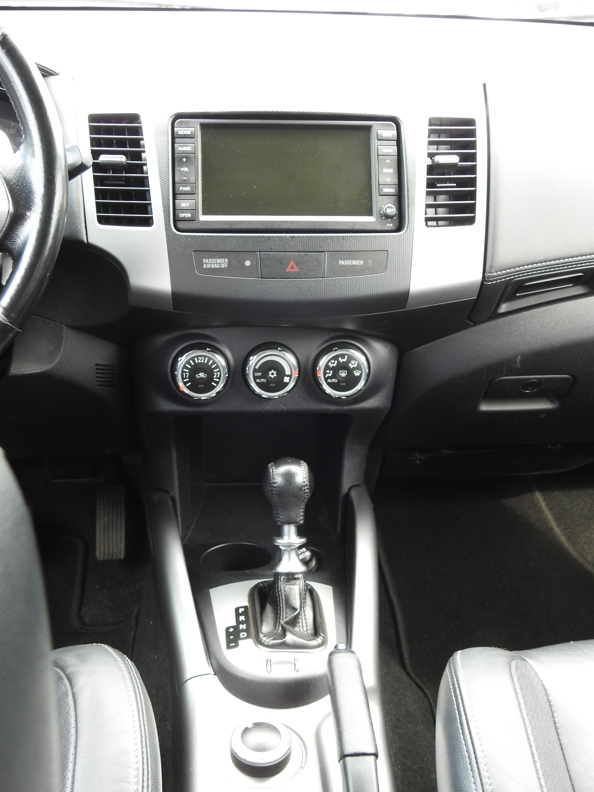 PEUGEOT 4007 2.2 HDi Platinum Edition-image-16